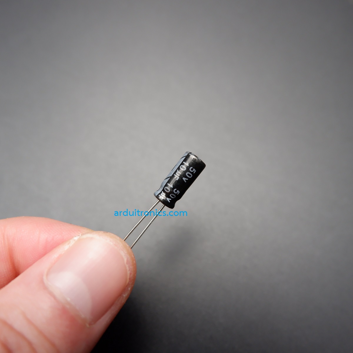 ตัวเก็บประจุ ตัวเก็บประจุแบบมีขั้ว Capacitor 10uF 50V (1 ตัว)