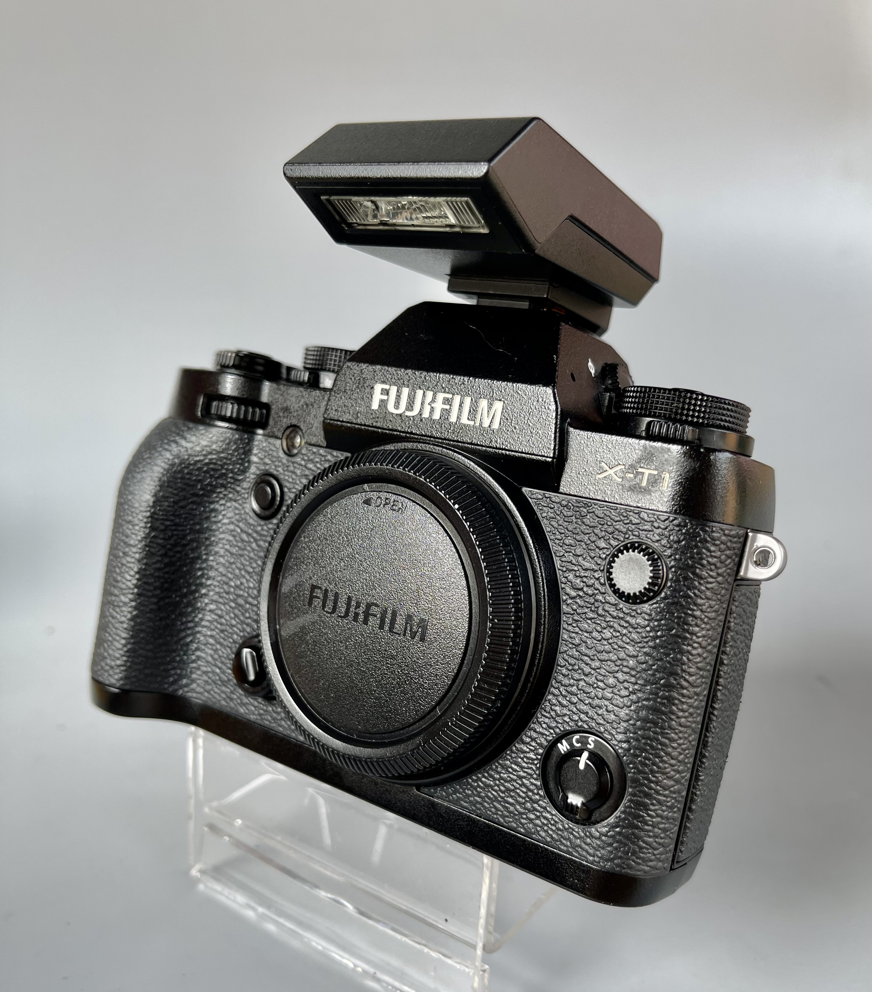 ขายกล้อง FujiXT1 body สภาพสวย อุปกรณ์แท้ครบกล่องอกปศ Gripแท้ Flashแท้
