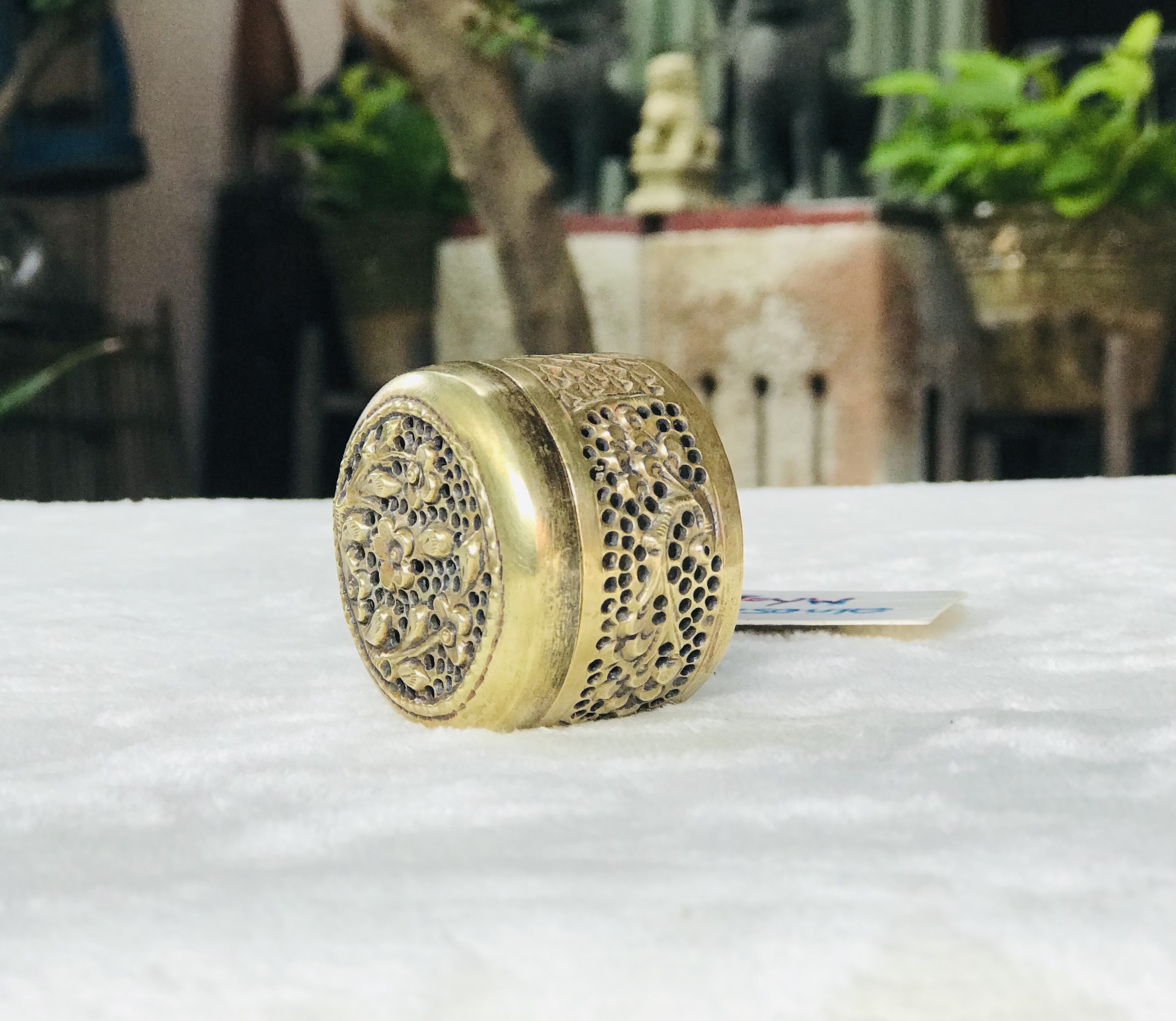 เริ่มต้น 290 บาท Antique Brass งานทองเหลืองเก่า ตลับทองเหลืองตอกลาย ตลับขี้ผึ้งทองเหลืองลายเทพพนม ทรงกลม ทรงรี ทรงลูกจันทร์ ทรงฟักทอง