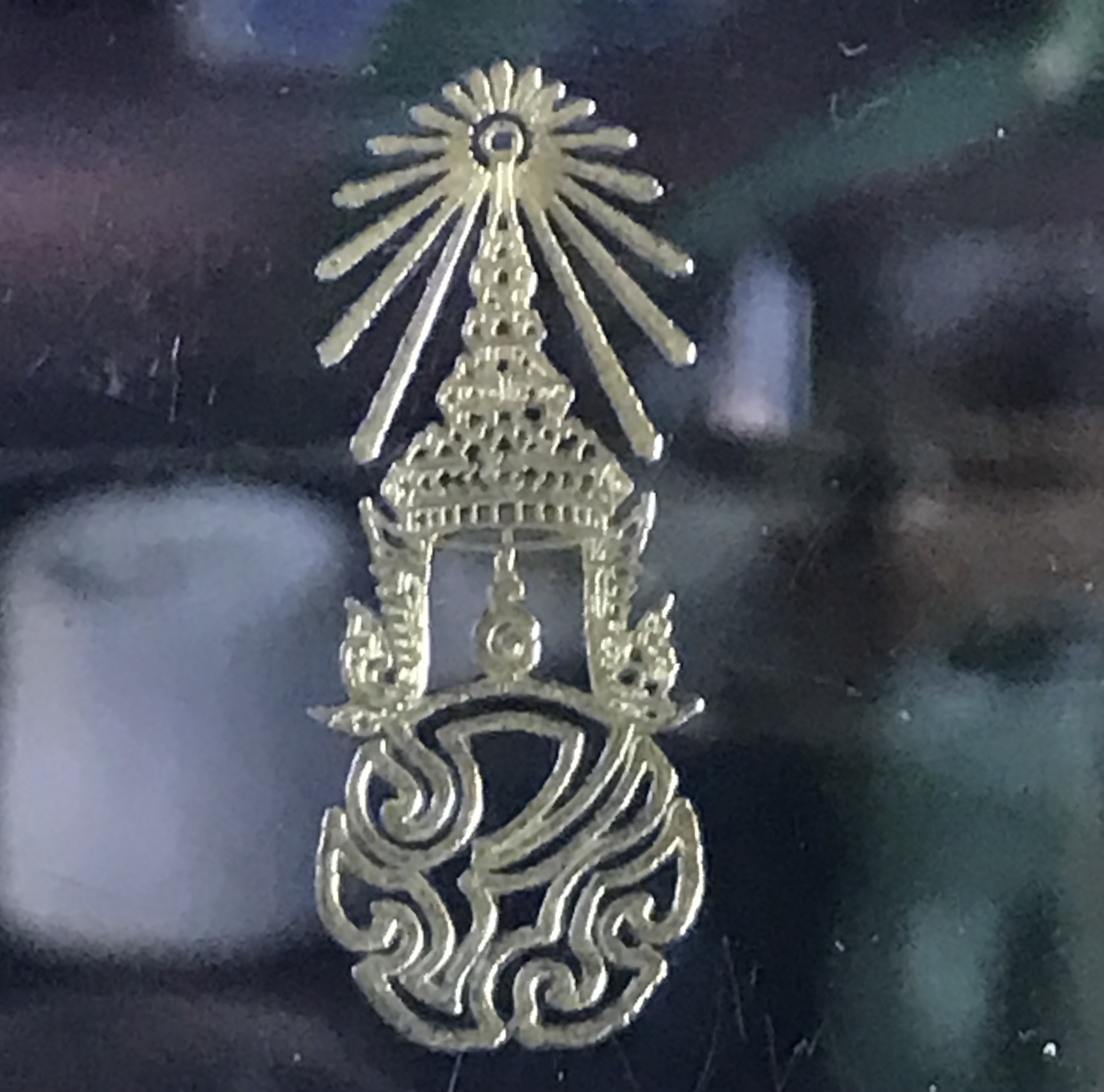 เลขกำกับ A08996 พระบรมฉายาลักษณ์ทองคำ ในหลวง รัชกาลที่ 9 ฉลองสิริราชสมบัติครบรอบ 50 ปี ทำจากทองสุทธิ 97.66 %