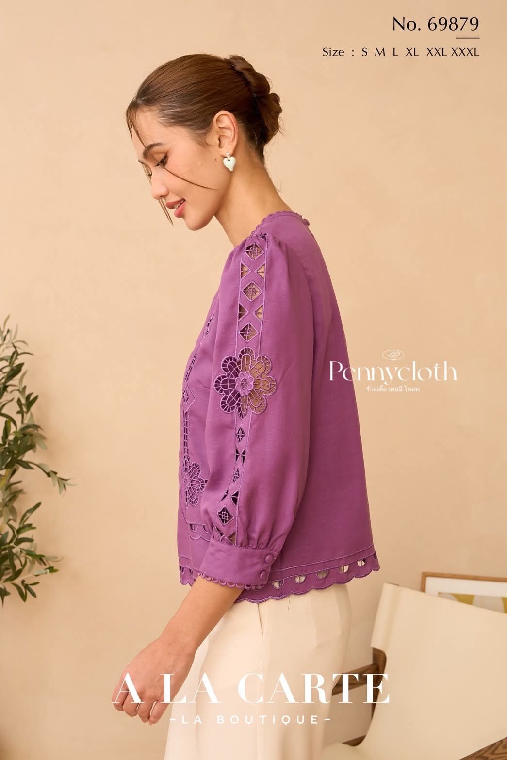 69879 เสื้อ Alacarte ลินินซิลด์ งานปักฉลุ ลายกราฟิกและดอกไม้ คอกลม แขน 5 ส่วน by PENNY CLOTH