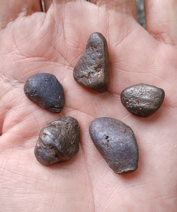 อกธรณี แร่ดูดทรัพย์ เหล็กไหลน้ำ แม่น้ำโขง (เเม่เหล็กดูดติด ) แบบสุ่ม