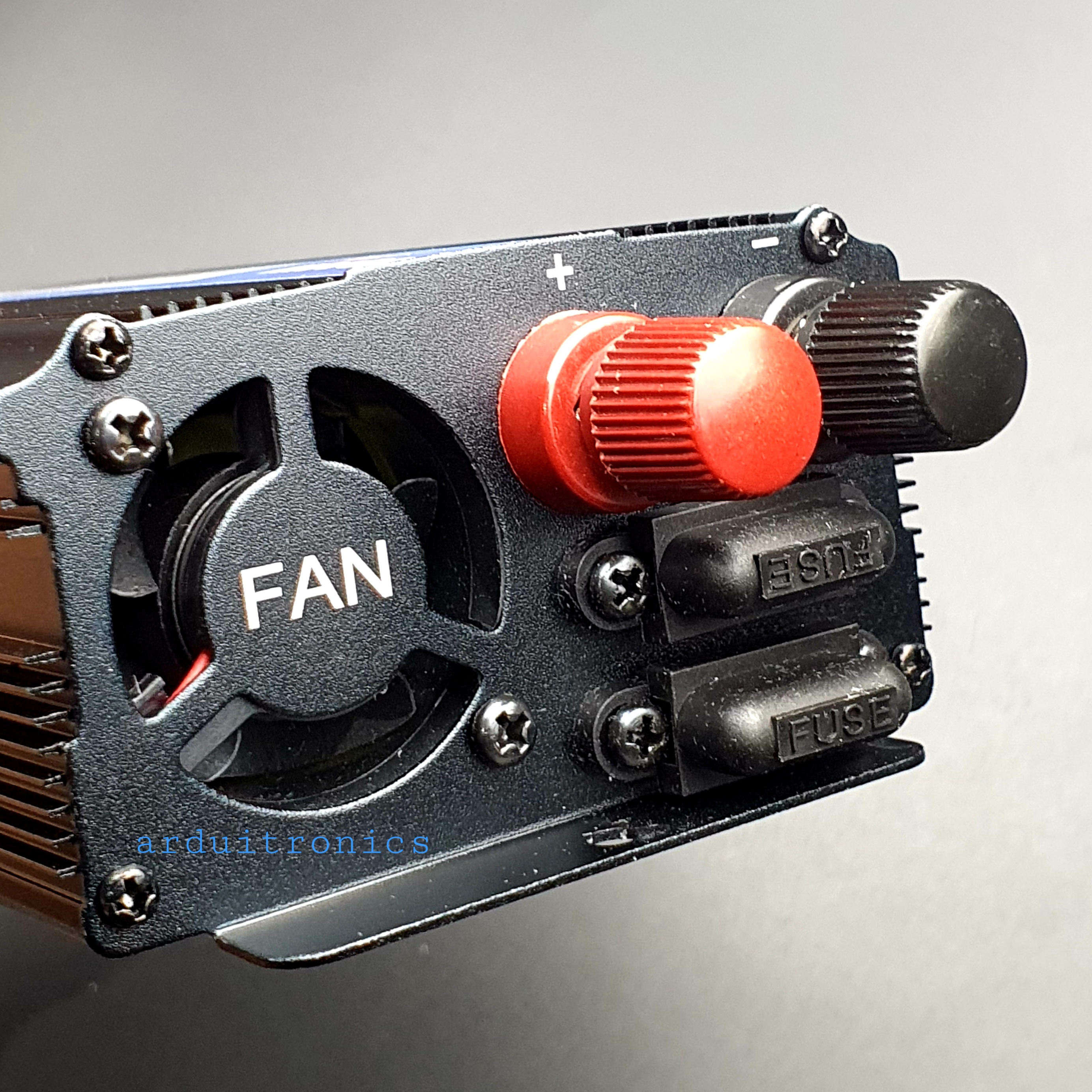 DC to AC Power Inverter 1000W 12VDC to 220VAC 50 Hz (modified Sine Wave) สีดำ