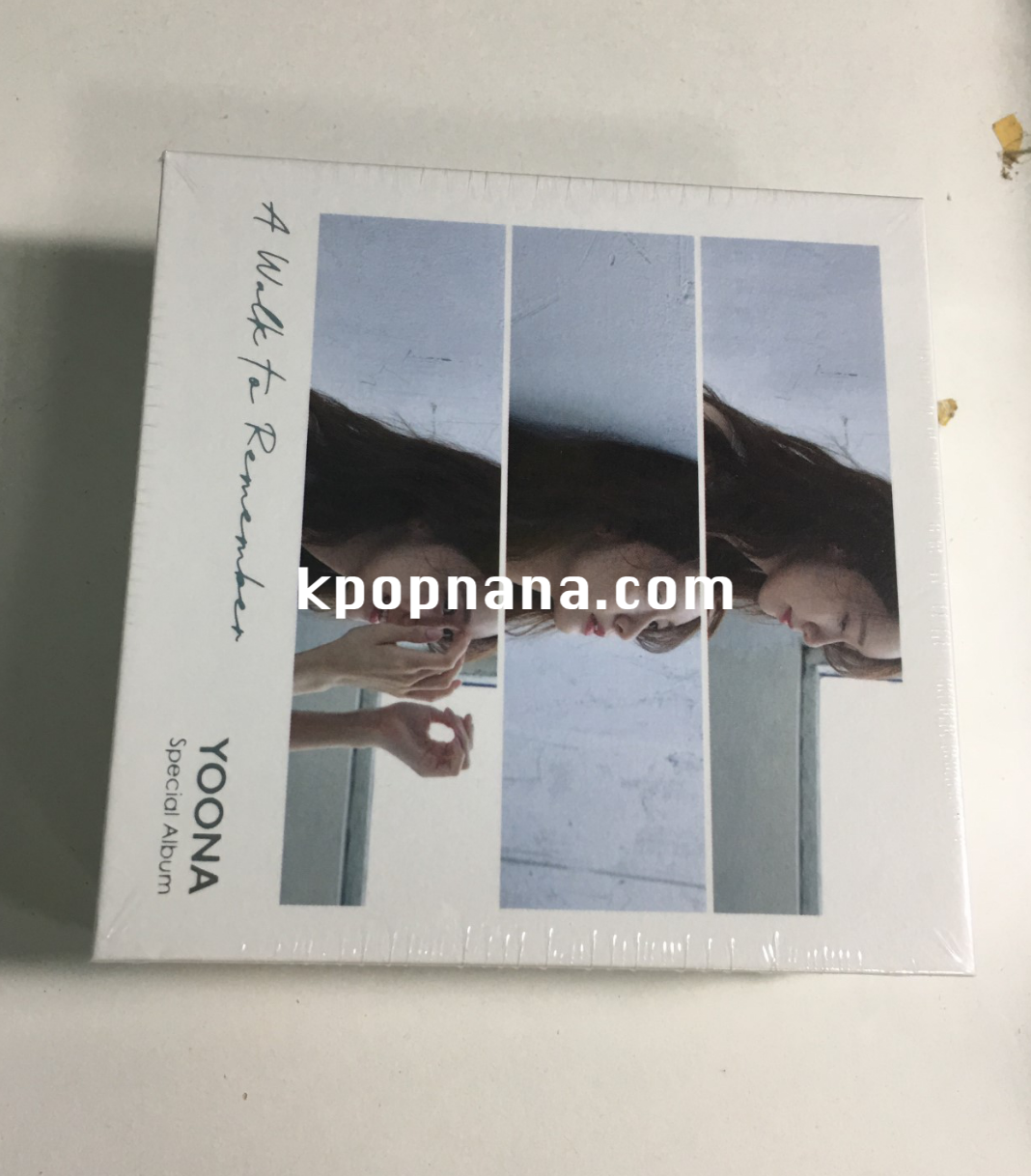 YOONA - Special Album [A walk to remember] แบบ Kihno Album + โปสเตอร์ พร้อมกระบอกโปสเตอร์