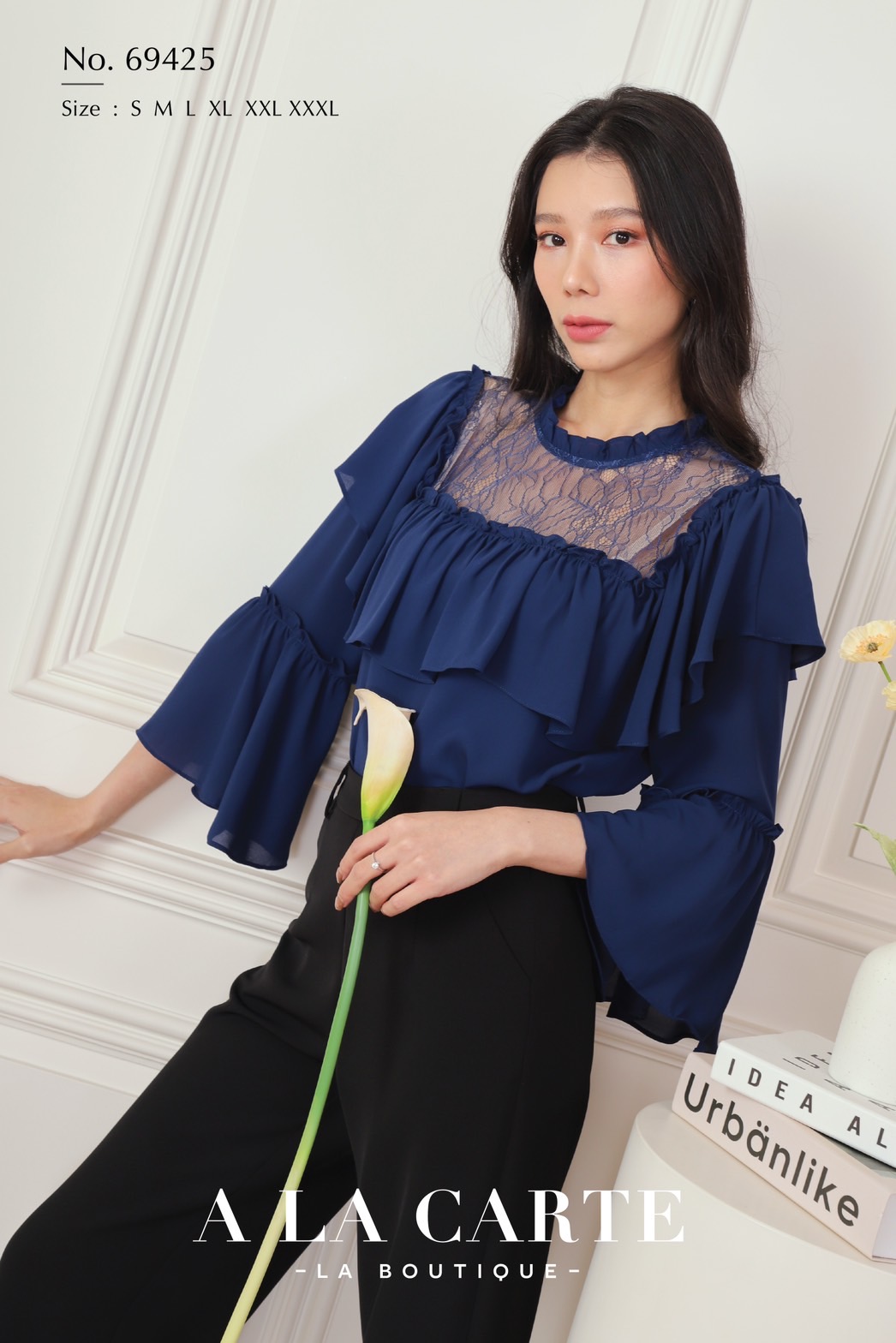 69425 เสื้อ A La Carte ชีฟองสีพื้นแขน 3 ส่วน ผ้าเนื้อเนียนนุ่ม ทิ้งตัว เย็นสบาย แต่งลูกไม้เนื้อนุ่มโปร่งช่วงอก แต่งระบาย และปลายแขน สีขาว S-L,2XL,3XL สีกรม S,L,3XL สีชมพู S,M