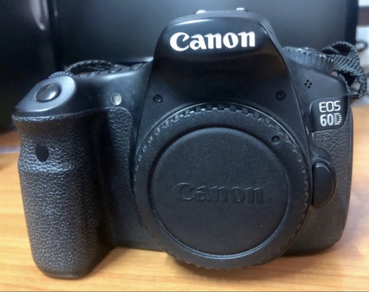 กล้องcannon60d สภาพสวย พร้อมกับเลนส์คิด EFS 18 55mm พร้อมGripแท้ มีของแถม