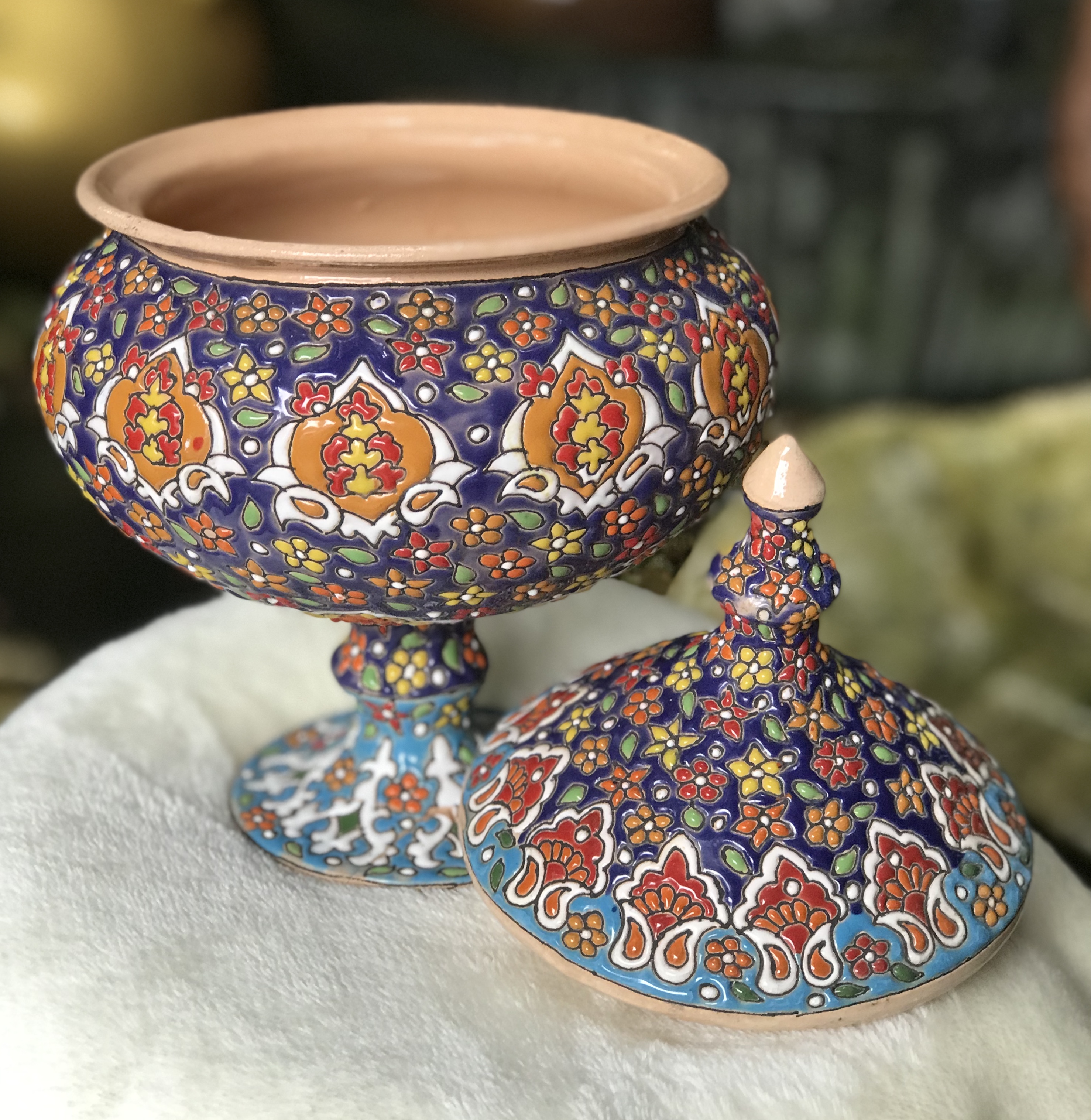 ฐานมีซ่อม โถเขียนสีลายนูนศิลปะเครื่องปั้นดินเผาตุรกี Hand Painted Enamel on Clay/Handicraft Pottery Container
