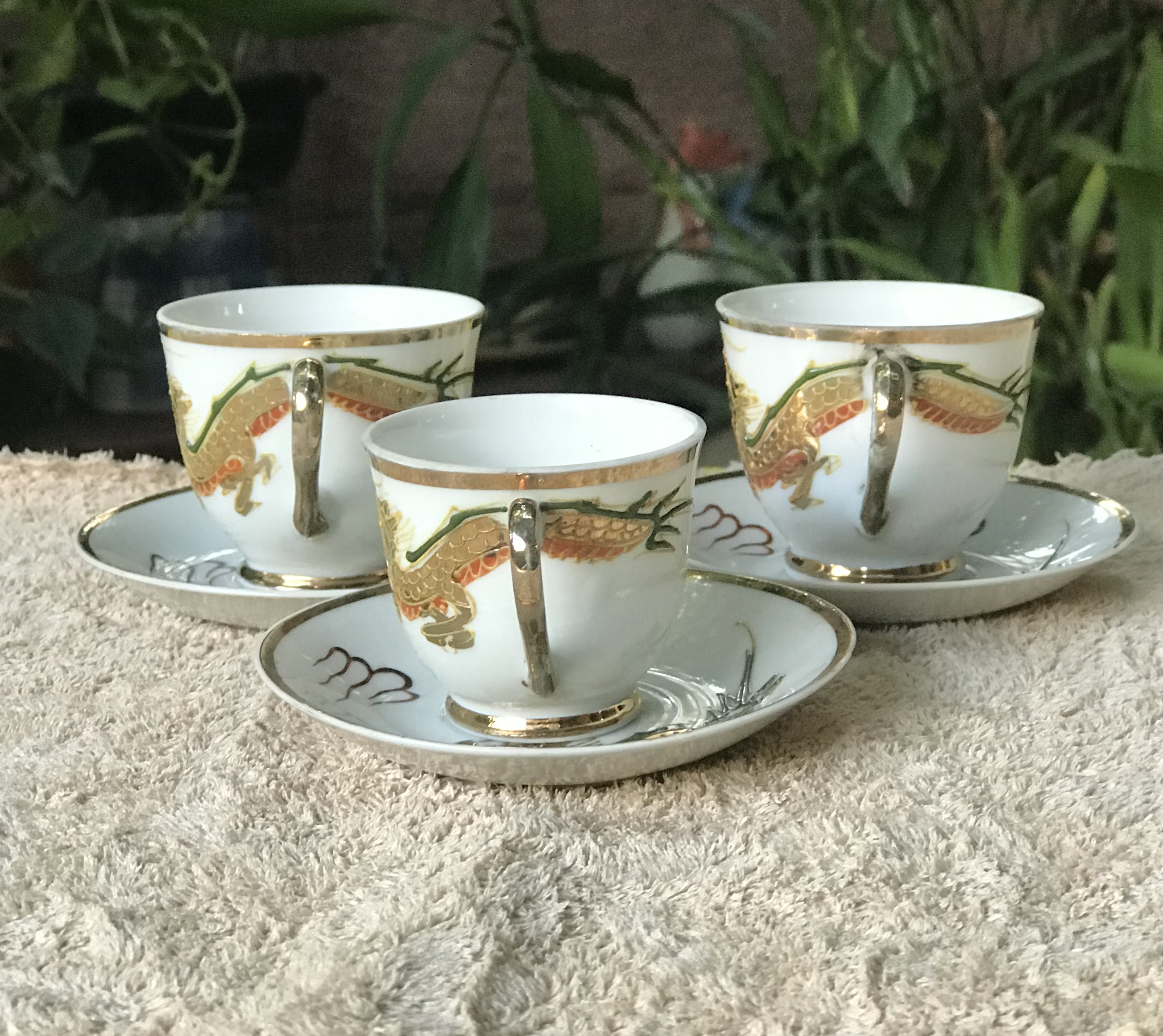 3 ชุด งานเก่า ชุดถ้วยน้ำชาพร้อมจานรอง เนื้อกังใสโปร่งแสง มังกรทอง/ Vintage Hand Painted Tea Cup Set JAPAN Golden Dragon