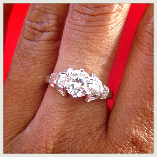 แหวนเพชรสวิส cz บ่าข้างเพชรเหลี่ยมคางหมู 24 kgb size54