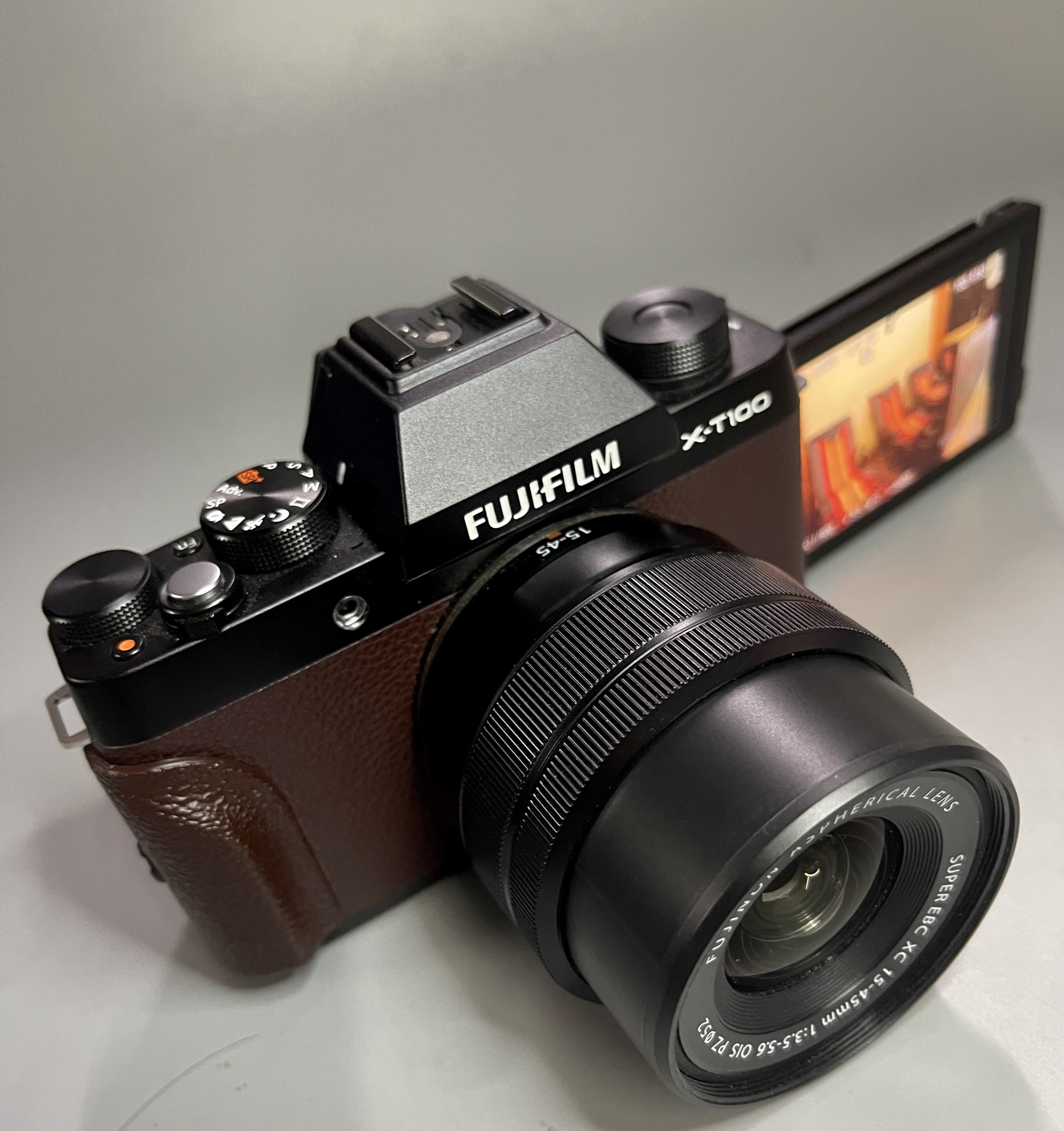 Fujifilm X-T100 Kit พร้อมเลนส์ 15-45mm น้ำตาลดำลิมิเตท เป็นสีพิเศษเฉพาะที่ Big camera ประกันศูนย์ สวยมาก
