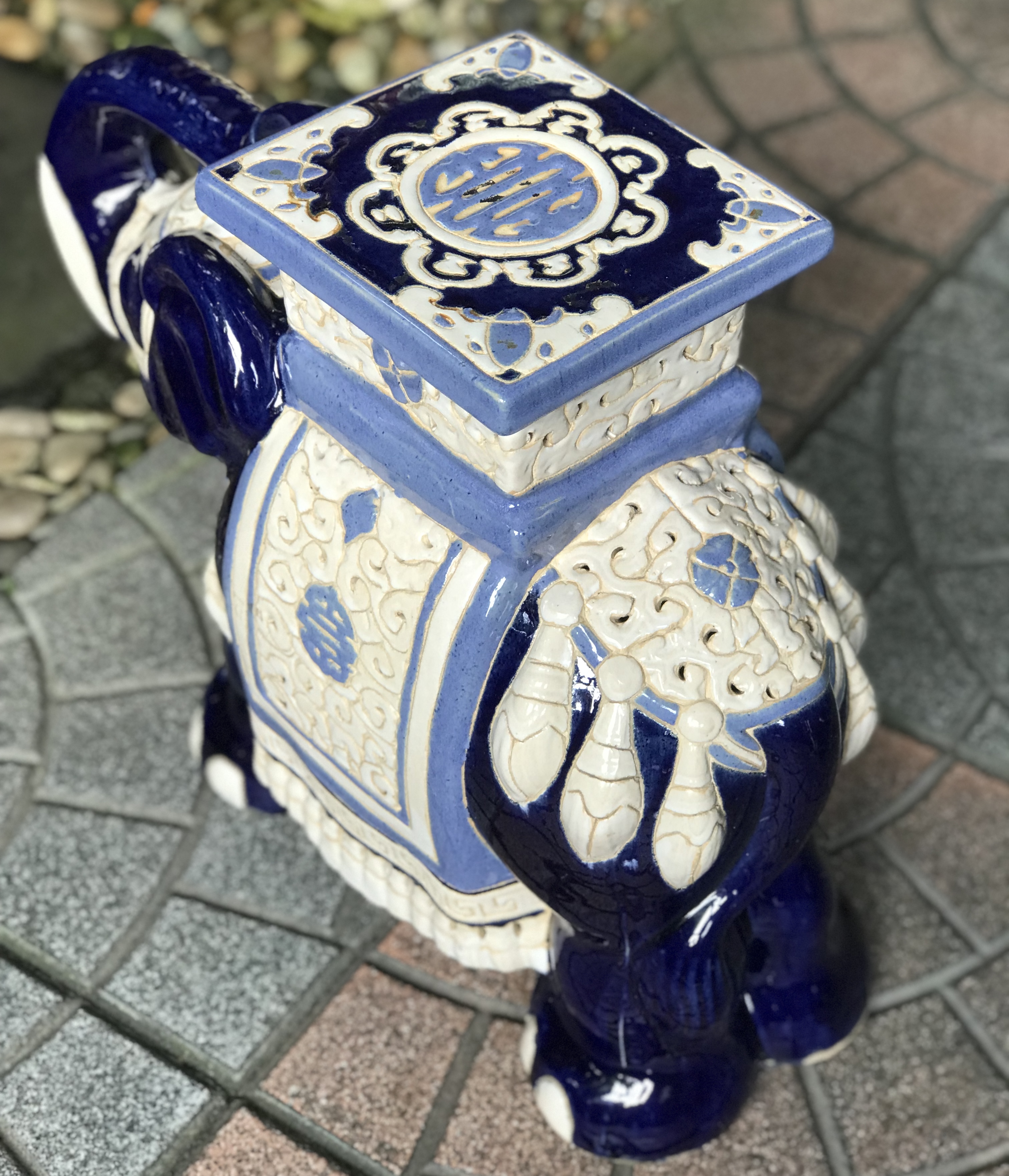 1 เชือก เก่ากว่า 40 ปี กี๋ช้างเซรามิค กี๋วางกระถาง แจกัน รูปปั้นช้าง LARGE CERAMIC ELEPHANT PLANT STAND SIDE TABLE,1980S