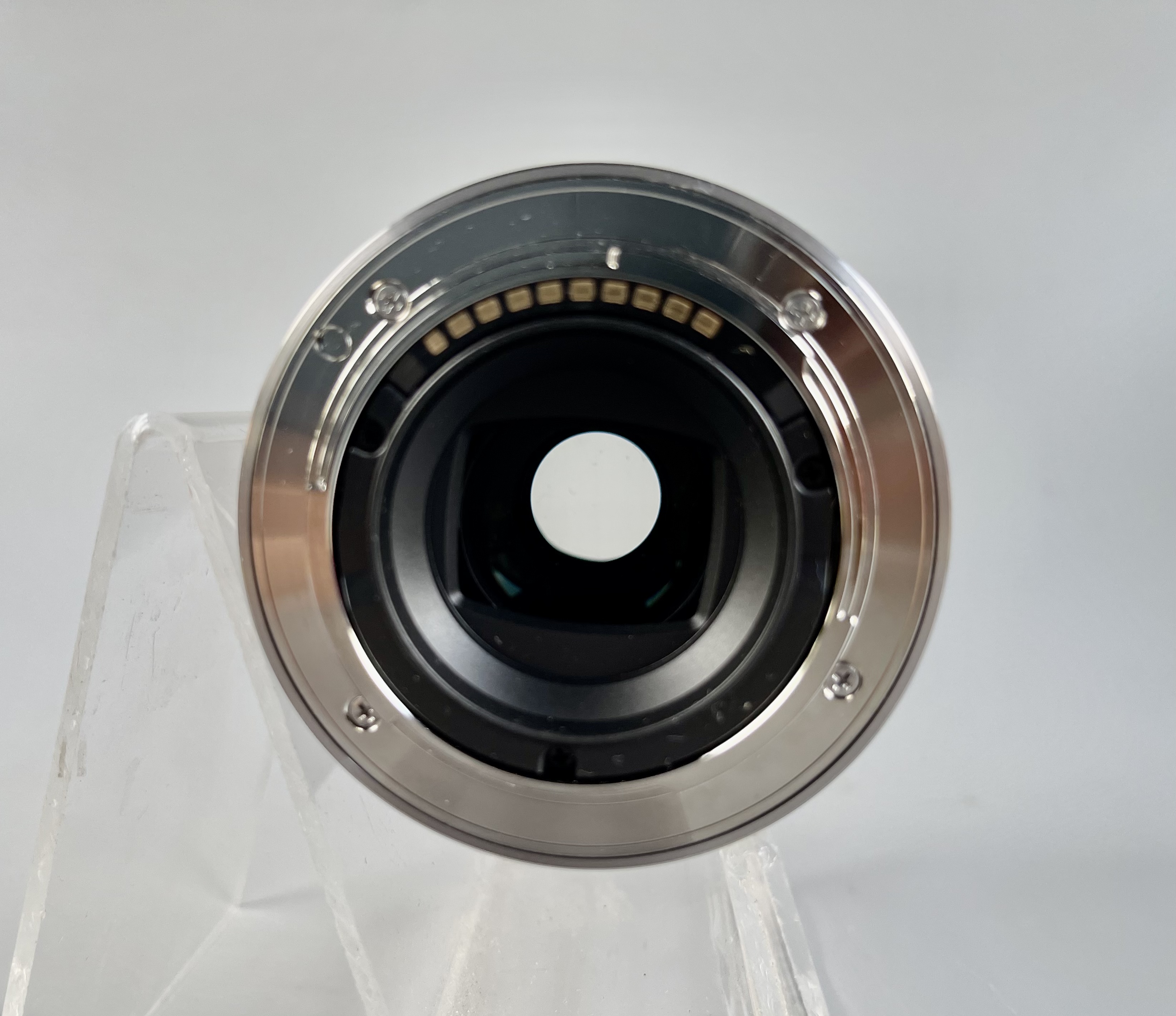 เลนส์ Sony E 30 มม. F3.5 มาโคร มองโลกอย่างใกล้ชิด