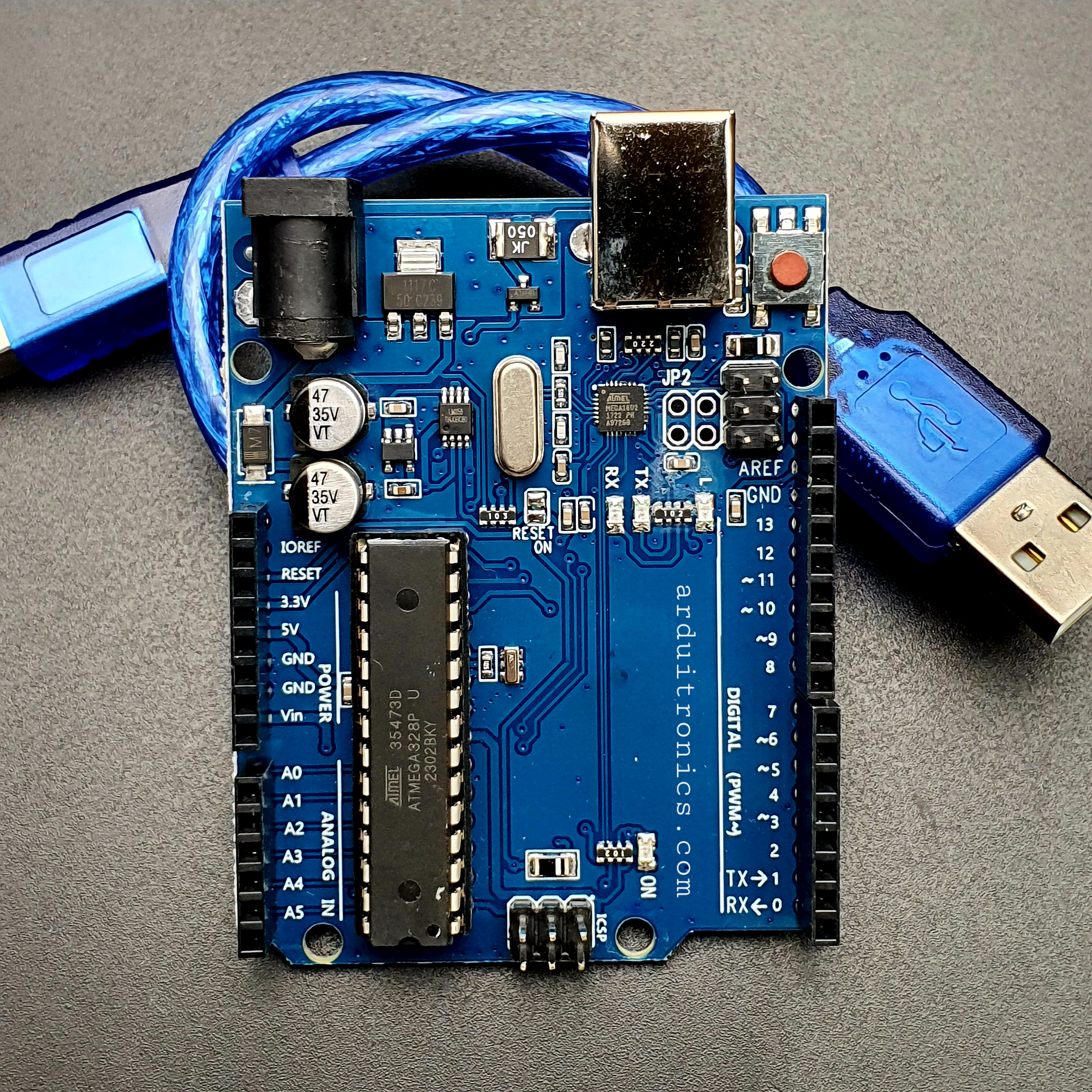 Arduino UNO R3 (คละลายพิมพ์ยี่ห้อ Arduino บนบอร์ด) + Free USB Cable