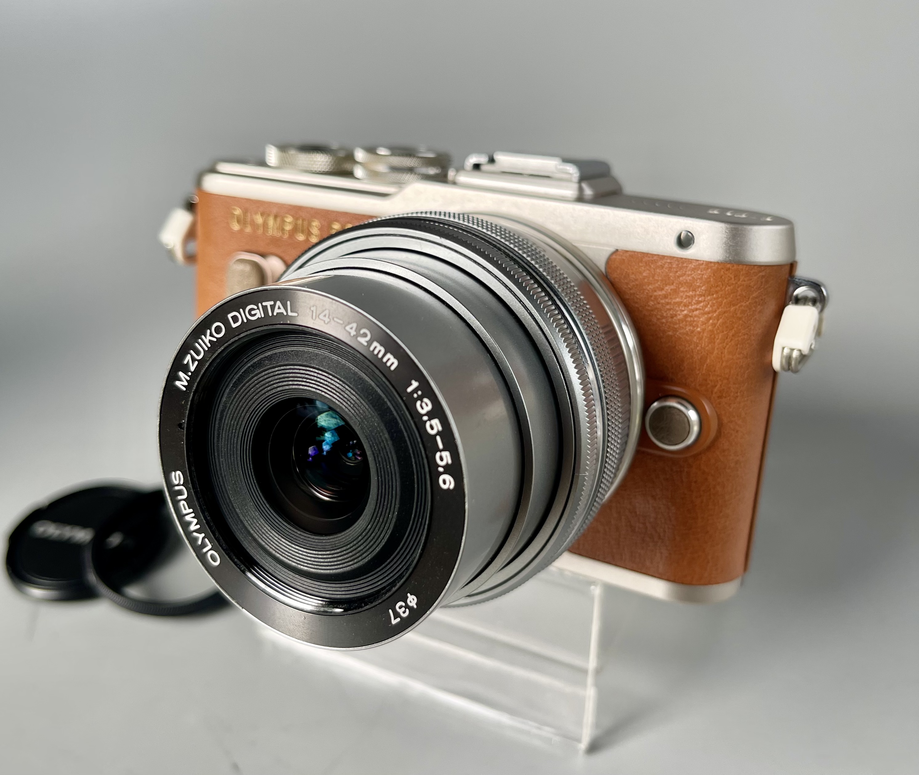 ขาย Olympus EPL8 Lens 14-42 kit (สีน้ำตาล)ชัตเตอร์ 4037 สภาพสวยราคาประหยัด