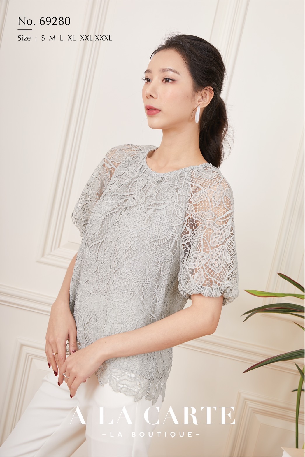 69280 เสื้อลูกไม้แขนสั้นเนื้อทอขึ้นใหม่ มีซับใน ชายเสื้อเลาะเชิงตามขอบดอก ทรงแขนสั้นใส่สม็อกยืดได้ ส้มอิฐ M,L,2XL,3XL เทาอมเขียว L,2XL,3XL