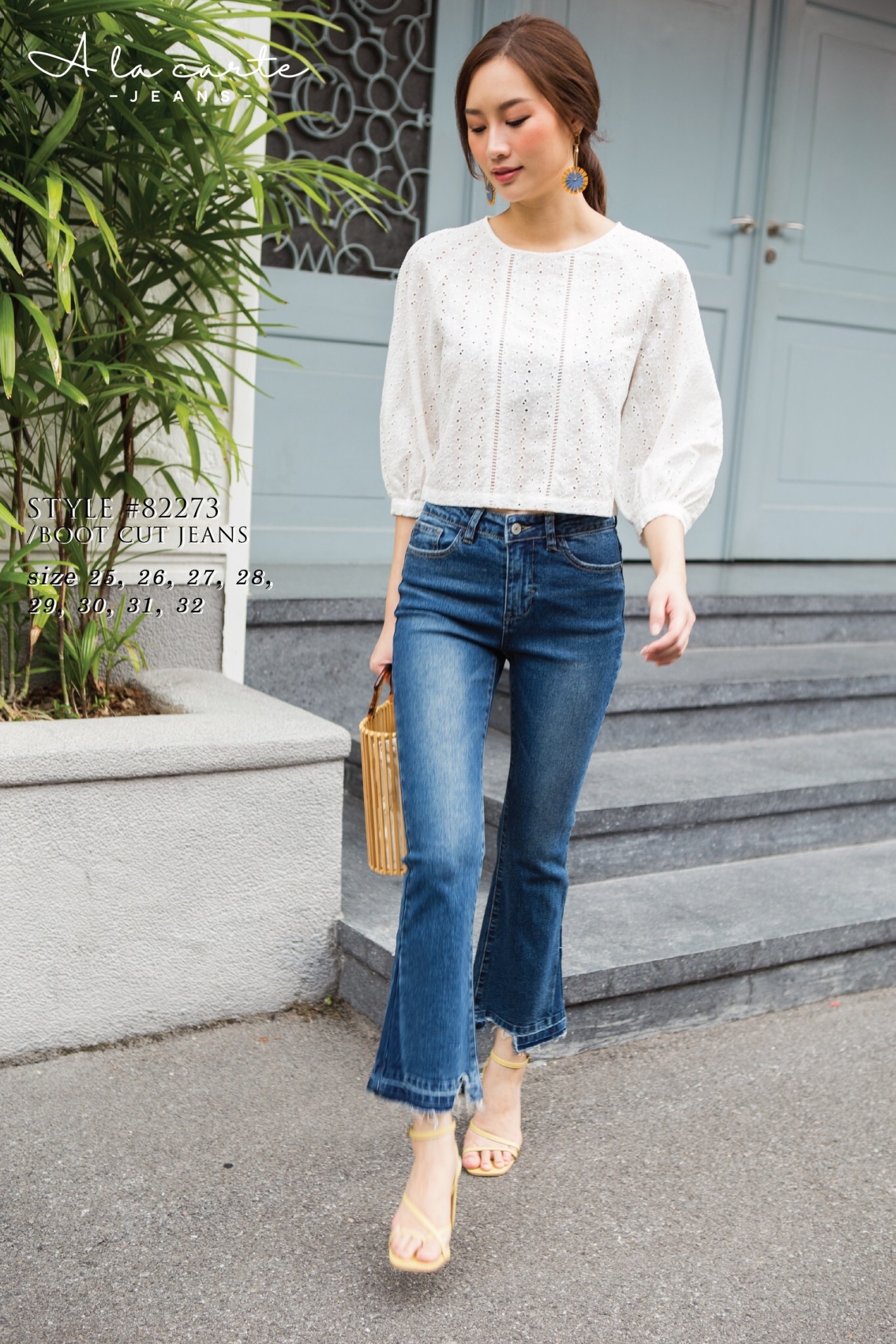 A La Carte Jeans ทรงขาแฟร์ เก็บทรงได้ดีมาก ฟอกสีอ่อนช่วงหน้าขา ทำให้ขาดูเพรียว ชายกางเกงมีแต่งรอยขาดและสีเข้ม ดูหรู เก๋ รอยขาดไม่เยอะค่ะ size 31,32