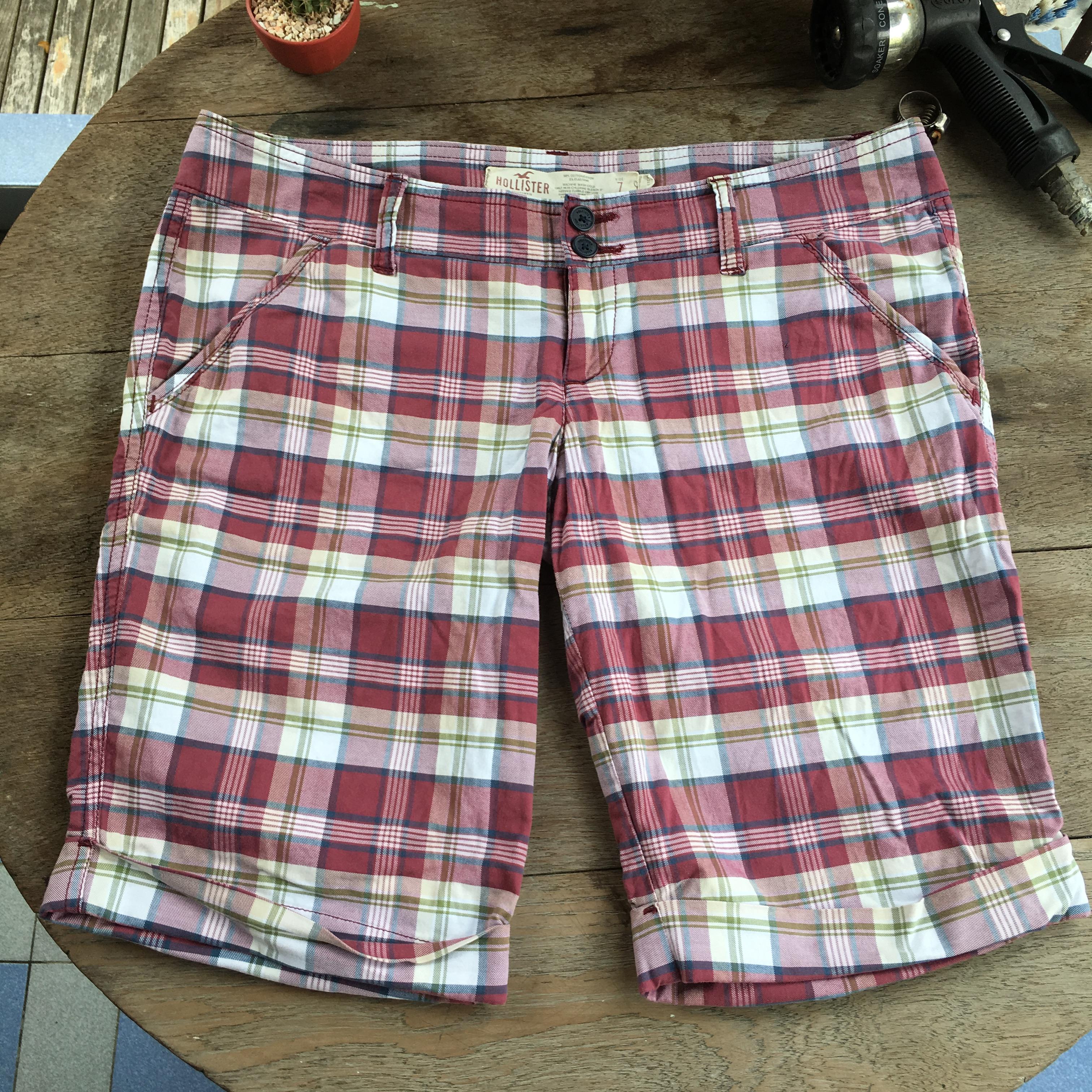 2sis1bro แบรนด์แท้ Hollister Stretch กางเกงขาสั้น สก็อตแดง เอวต่ำ มือสอง พร้อมส่ง sz 7