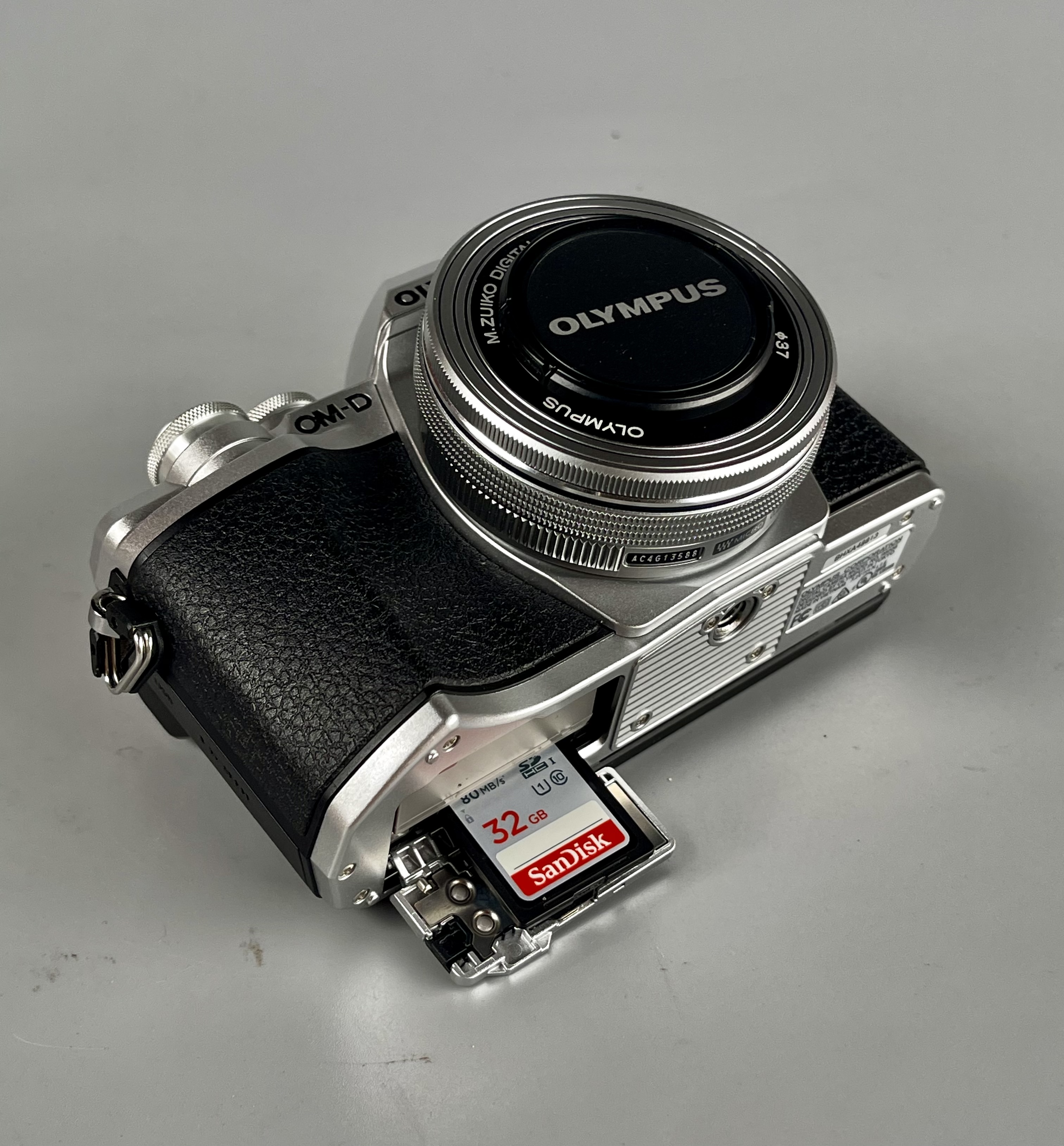 ขาย Olympus omd e-m10 mark III เลนส์ 14 42mm f 3.5 5.6 EZ