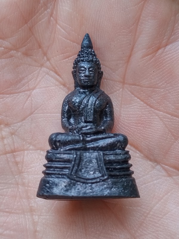หลวงพ่อโสธร นิลแท้ (บด) 2x3 cm