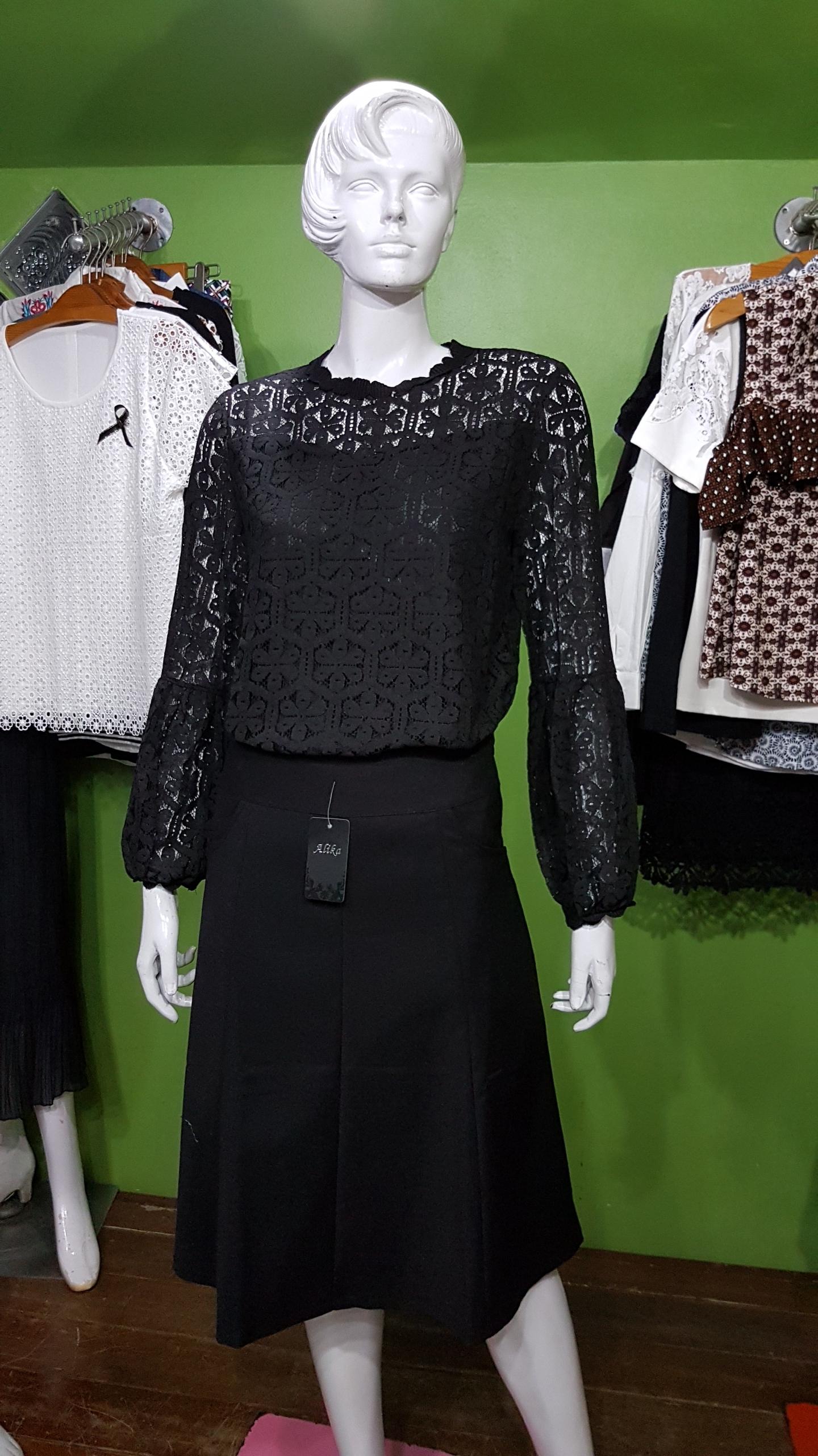 เสื้อลูกไม้แขนยาวสีดำ SO GOOD มีซับใน ( ผ้าไม่ยืดค่ะ ) ค่ะ