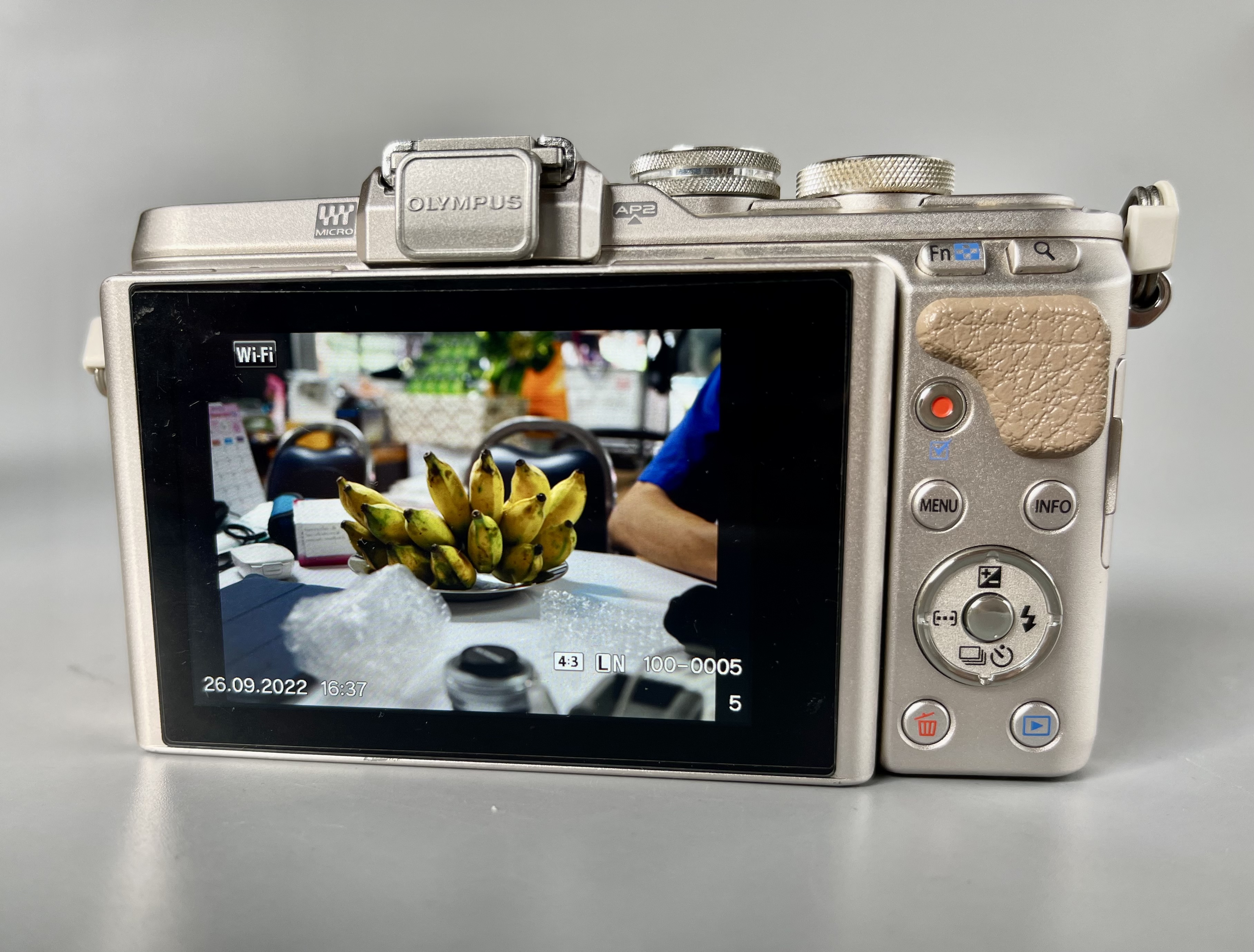 ขาย Olympus EPL8 Lens 14-42 kit (สีน้ำตาล)ชัตเตอร์ 4037 สภาพสวยราคาประหยัด