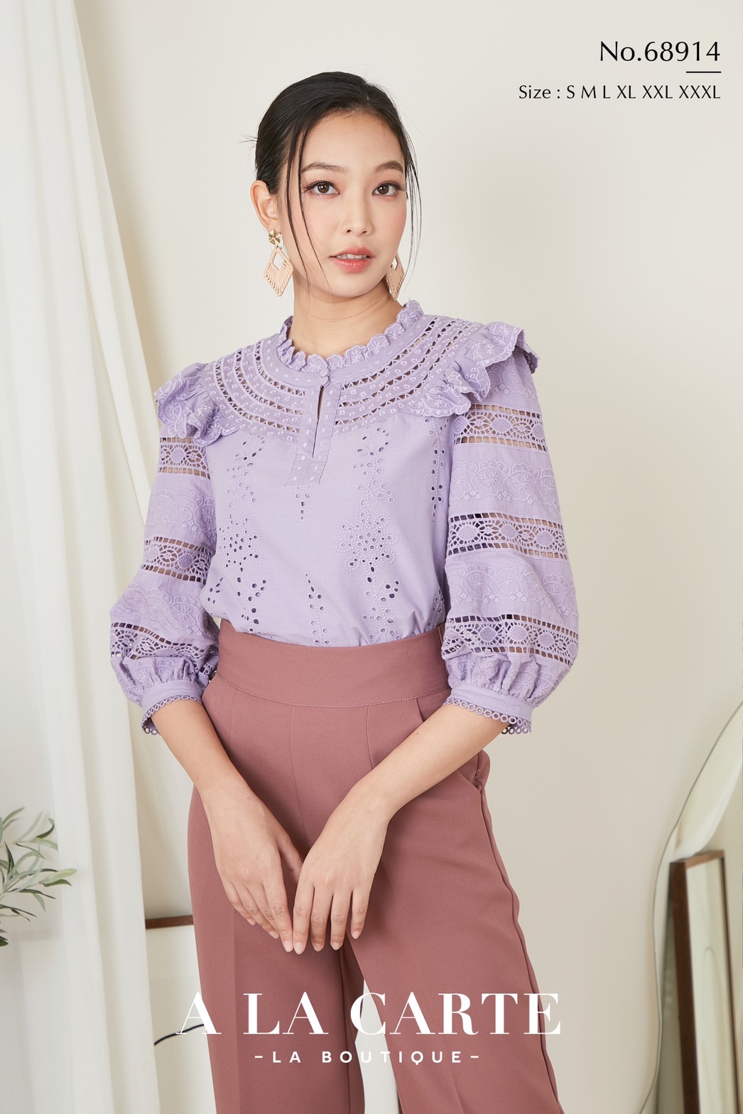 68914🍀A La Carte🎡เสื้อคอตตอนปักลายขึ้นใหม่ ช่วงอกปักฉลุทอเป็นลูกไม้ ผ่าติดกระดุมด้านหน้า แขนตัดต่อลูกไม้สลับงานปัก แต่งระบายที่หัวไหล่ เนื้อผ้านุ่ม 🦋สี ม่วง L,2XL,3XL เหลือง 2XL-3XL