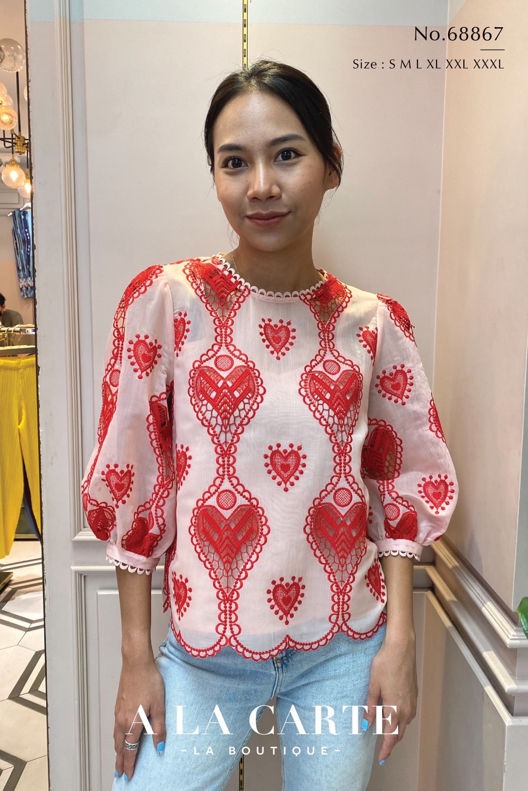 68867 เสื้อ A La Carte ชีฟองซิลค์ทอฉลุ ปักลายผ้าและทอขึ้นใหม่ทั้งผืน ปักเลาะเชิงรอบตัว มีซับ ทรงคอกลมใส่ทริมกราฟฟิค ทรงแขน 3 ส่วน สีแดง L,3XL สีดำ 3XL สีน้ำตาล 3XL