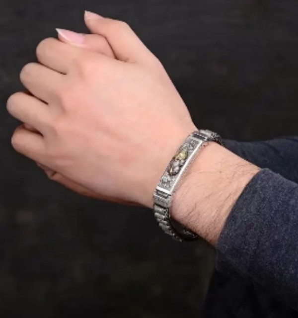 สร้อยข้อมือปี่เซียะ ดึงดูดความมั่งคั่งและโชคดี