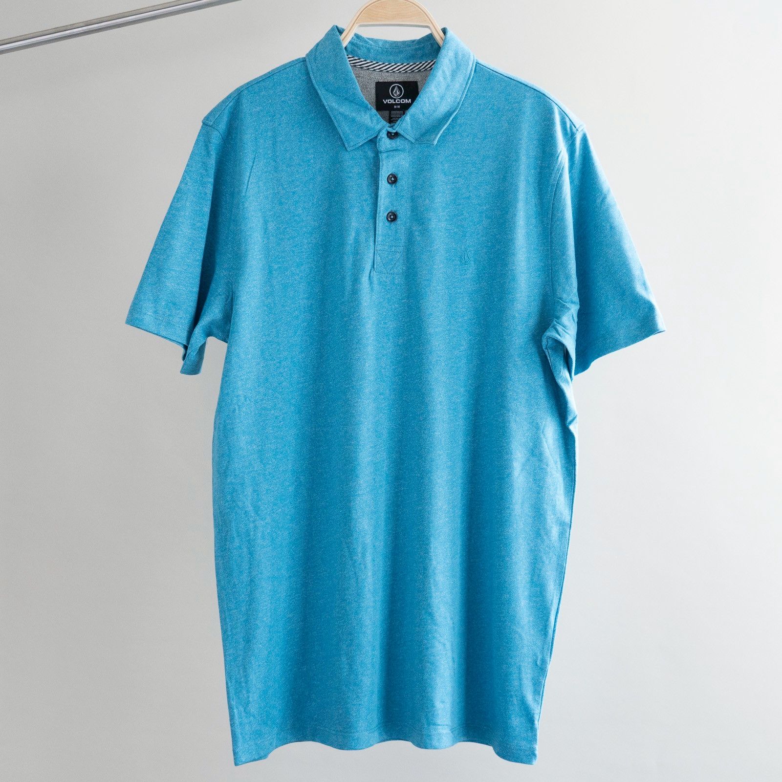 เสื้อโปโล Volcom Wowzer Polo (โปรสุดคุ้ม! ซื้อ 3 ตัวขึ้นไป เหลือตัวละ 490 บาท ทักไลน์ @pond-shop)