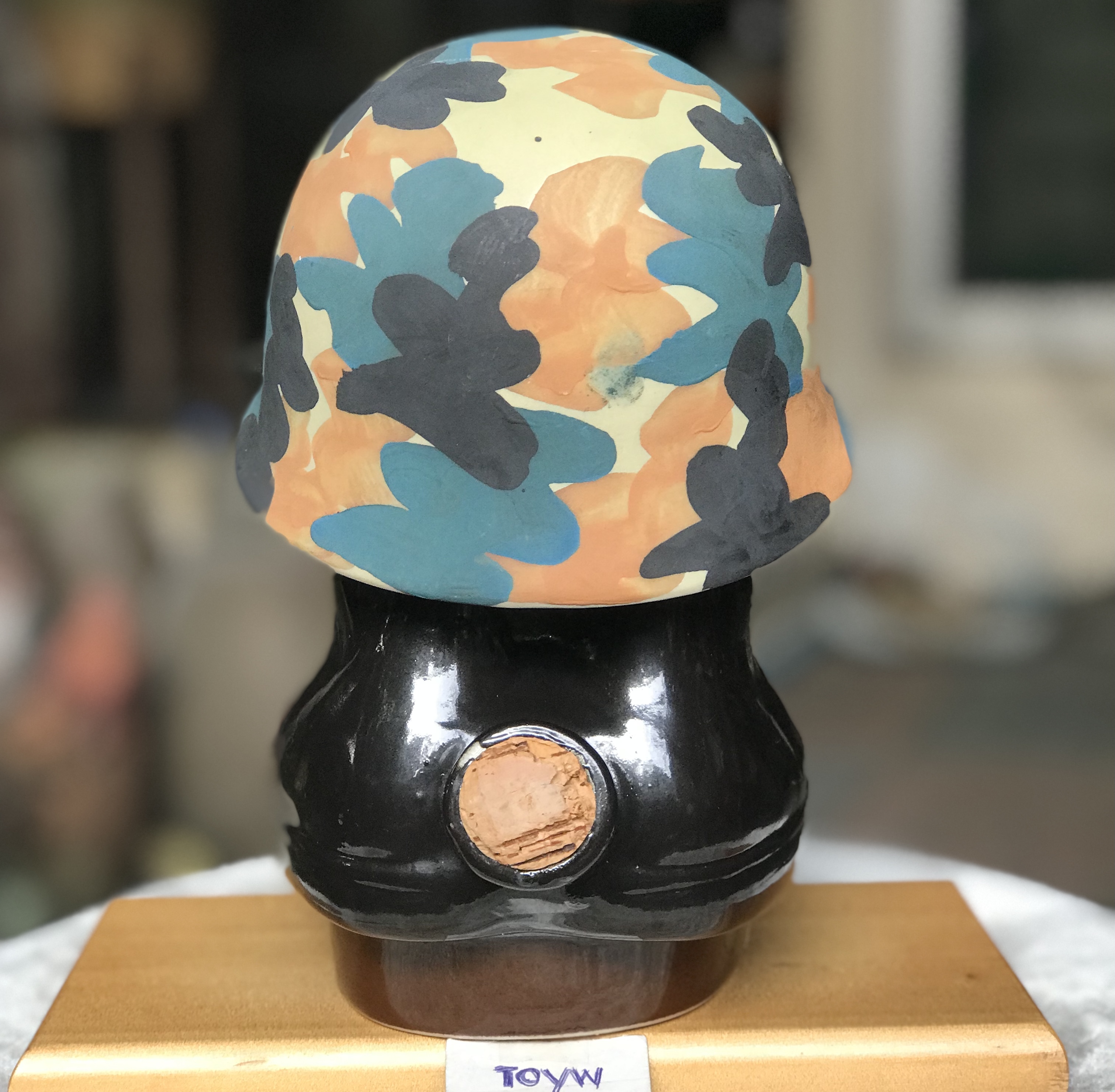 ￼ขวดเซรามิคเท่ เก๋ ขวดเหล้าเปล่ารูปรองเท้าคอมแบท หมวกทหาร Empty Bottle Army Helmet & Combat Boots สะสม ตกแต่งบ้าน