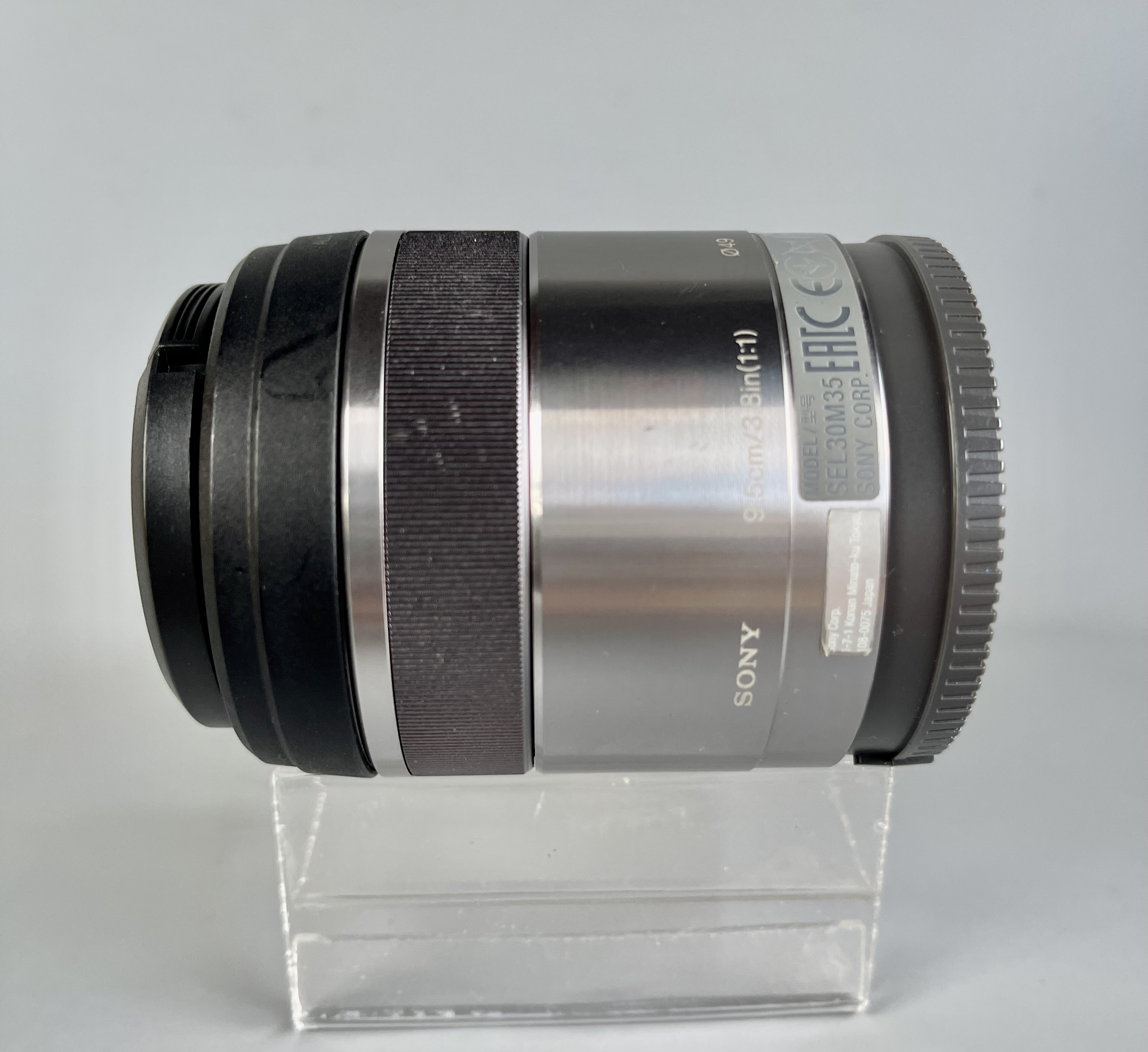 เลนส์ Sony E 30 มม. F3.5 มาโคร มองโลกอย่างใกล้ชิด