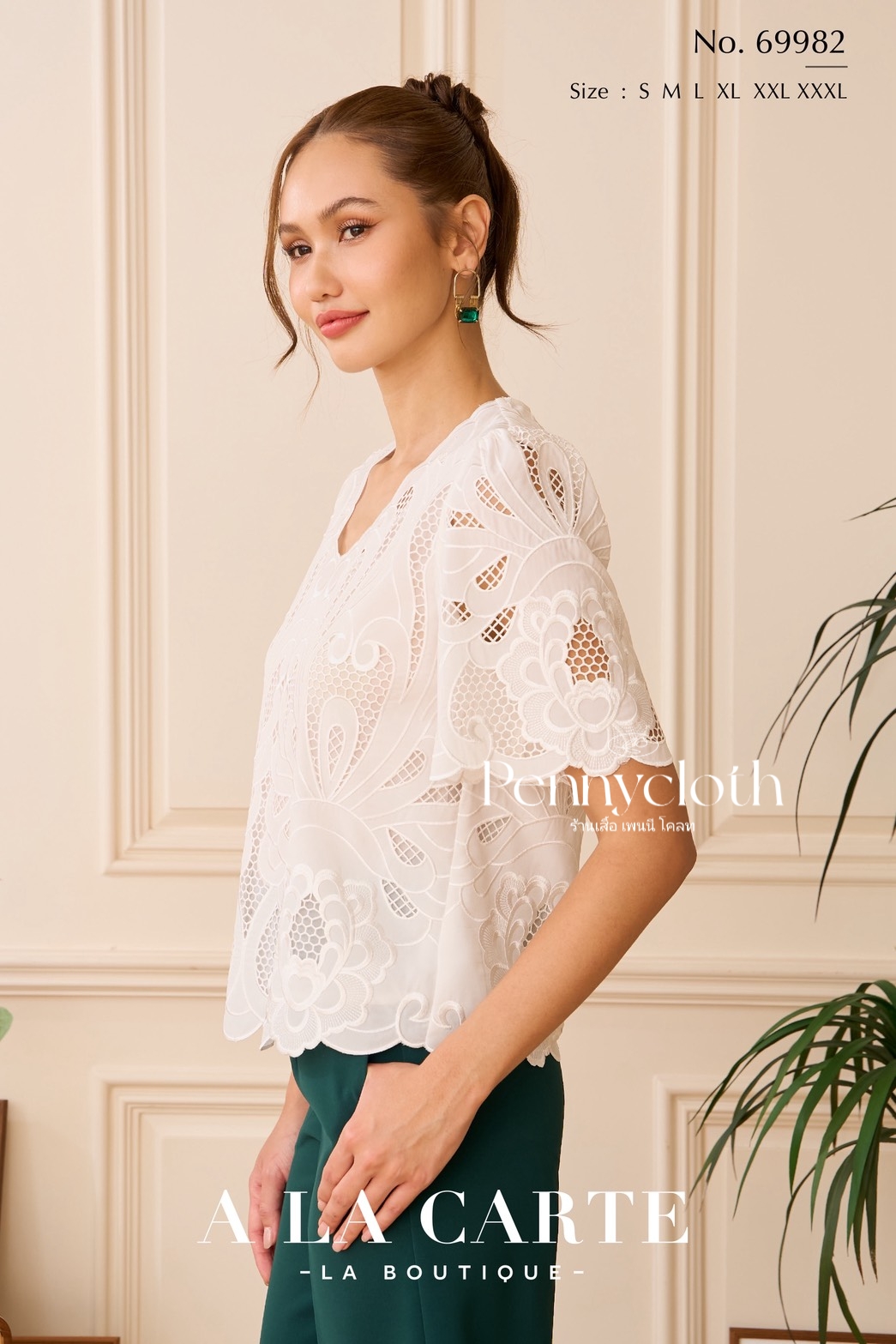 เสื้อรุ่นใหม่ A La Carte รหัส 69982 ลูกไม้จอร์เจีย งานปักฉลุ คอวี แขนสั้นแฟร์ มีซับใน by PENNY CLOTH