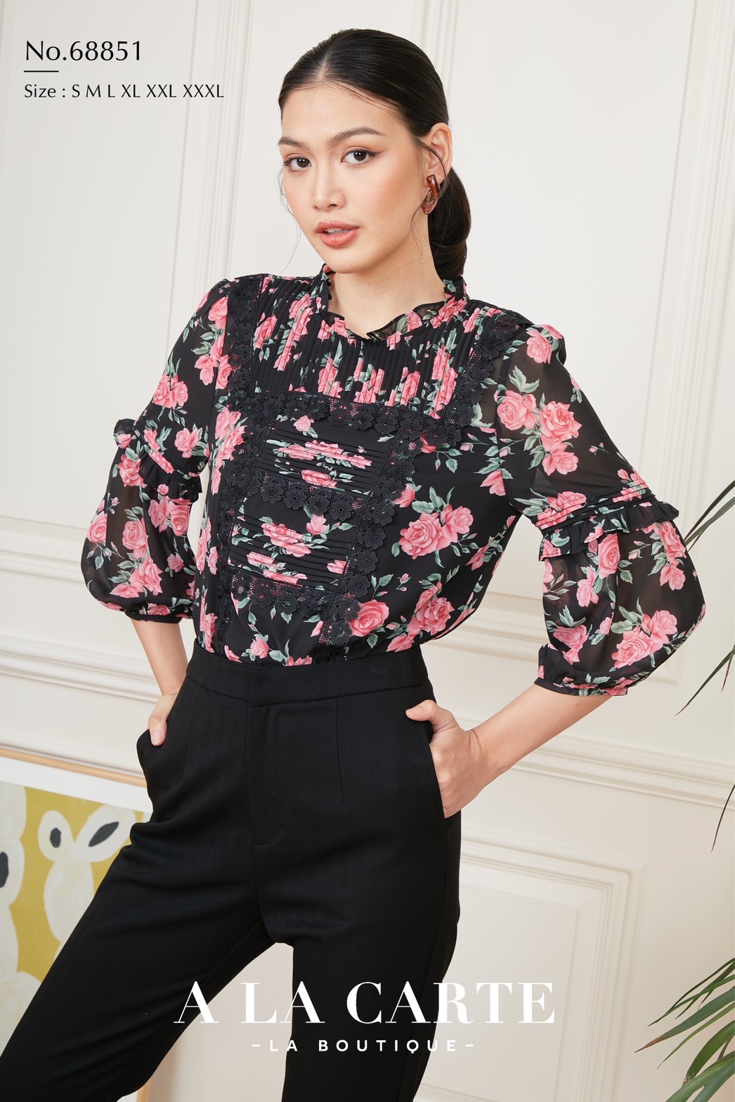 68851 🌸 A La Carte 🌸เสื้อชีฟองพิมพ์ลายดอกกุหลาบ ตีเกล็ดวางสลับแนวนอนแนวตั้ง ตัดต่อใส่เชิงทริมลายดอก แขนตัดต่อและเชื่อมด้วยการตีเกล็ดมีระบาย ทรงพองออกสวย สีดำ S,M,XL-3XL ฟ้า S ชมพู S