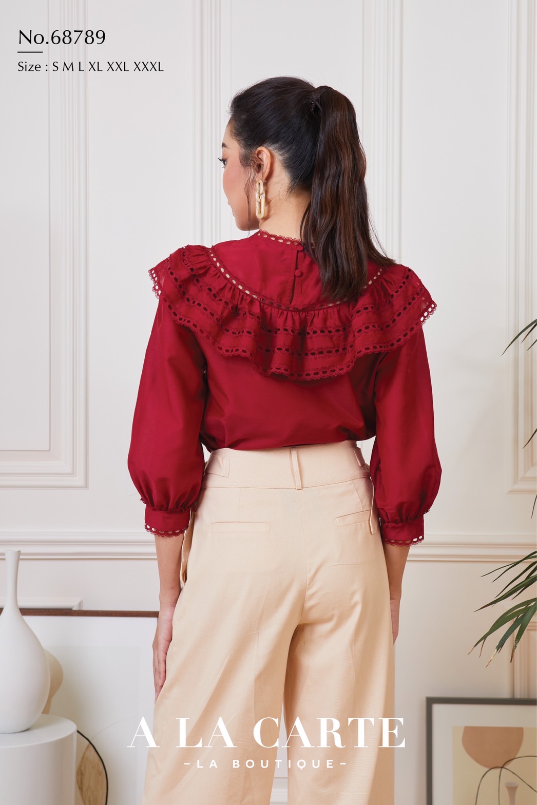 68789 เสื้อ A LA CARTE ผ้าคอตตอนกึ่งซิลด์แขน 3 ส่วน เนื้อสวยใส่สบาย ตัดต่อวีช่วงอกแทรกด้วยทริมลูกไม้ ระบายเป็นวอลลุ่ม ขอบแขนแทรกทริมลูกไม้ สีครีม XL-2XL สีเขียว S , XL,2XL