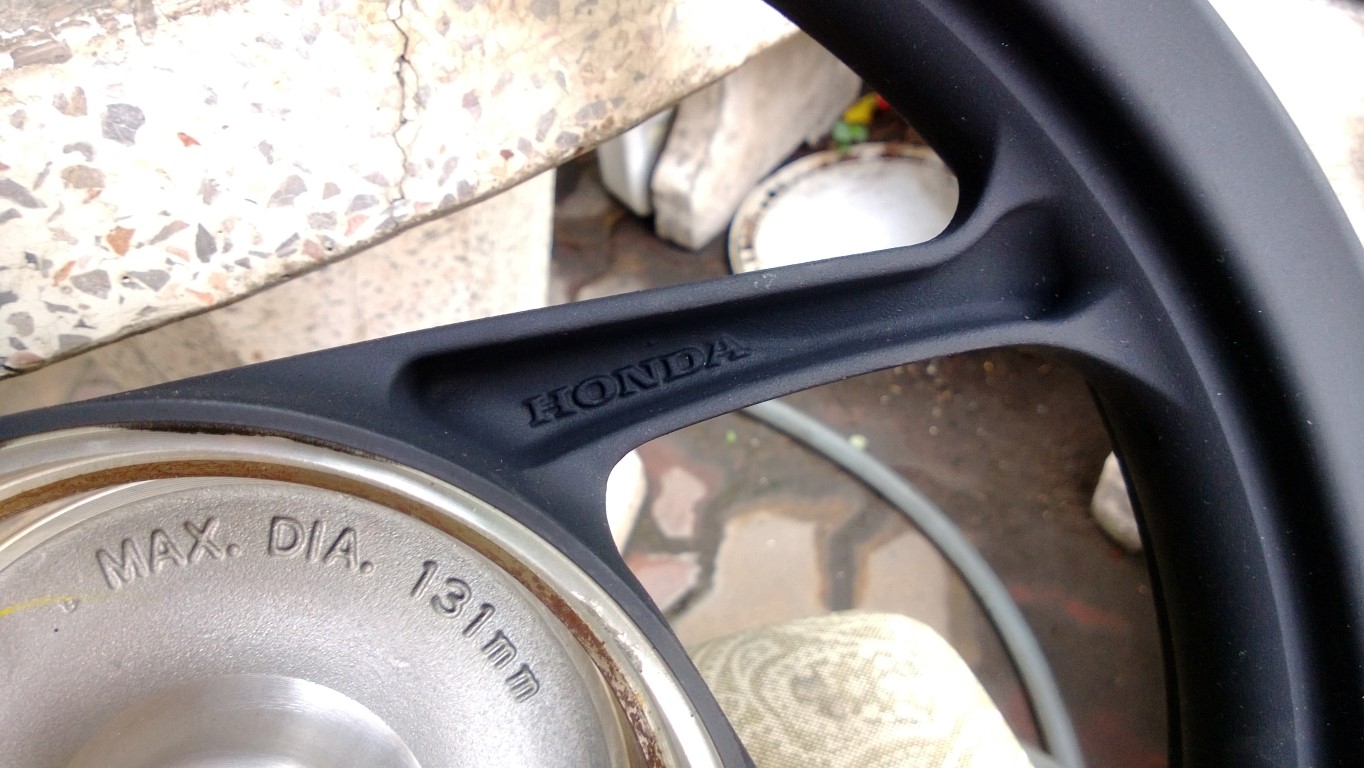 วงล้อแม็ก หลัง Honda click 125 i