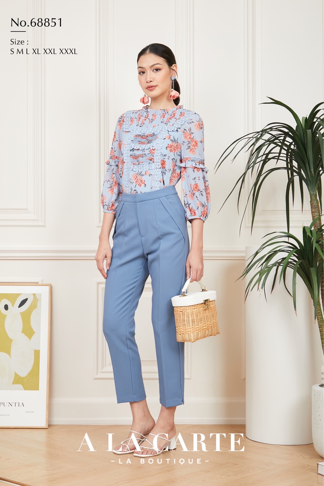 68851 🌸 A La Carte 🌸เสื้อชีฟองพิมพ์ลายดอกกุหลาบ ตีเกล็ดวางสลับแนวนอนแนวตั้ง ตัดต่อใส่เชิงทริมลายดอก แขนตัดต่อและเชื่อมด้วยการตีเกล็ดมีระบาย ทรงพองออกสวย สีดำ S,M,XL-3XL ฟ้า S ชมพู S