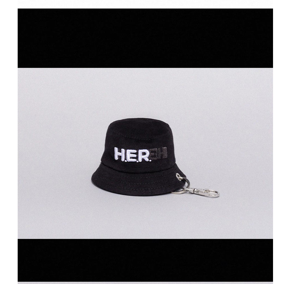 IU -2024 IU H.E.R. WORLD TOUR CONCERT IN SEOUL Official MD -Bucket Hat Keyring - สี black