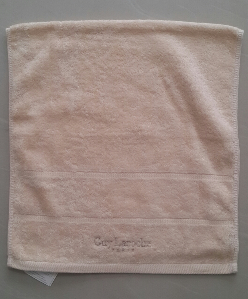 ผ้าขนหนู Guy Laroche