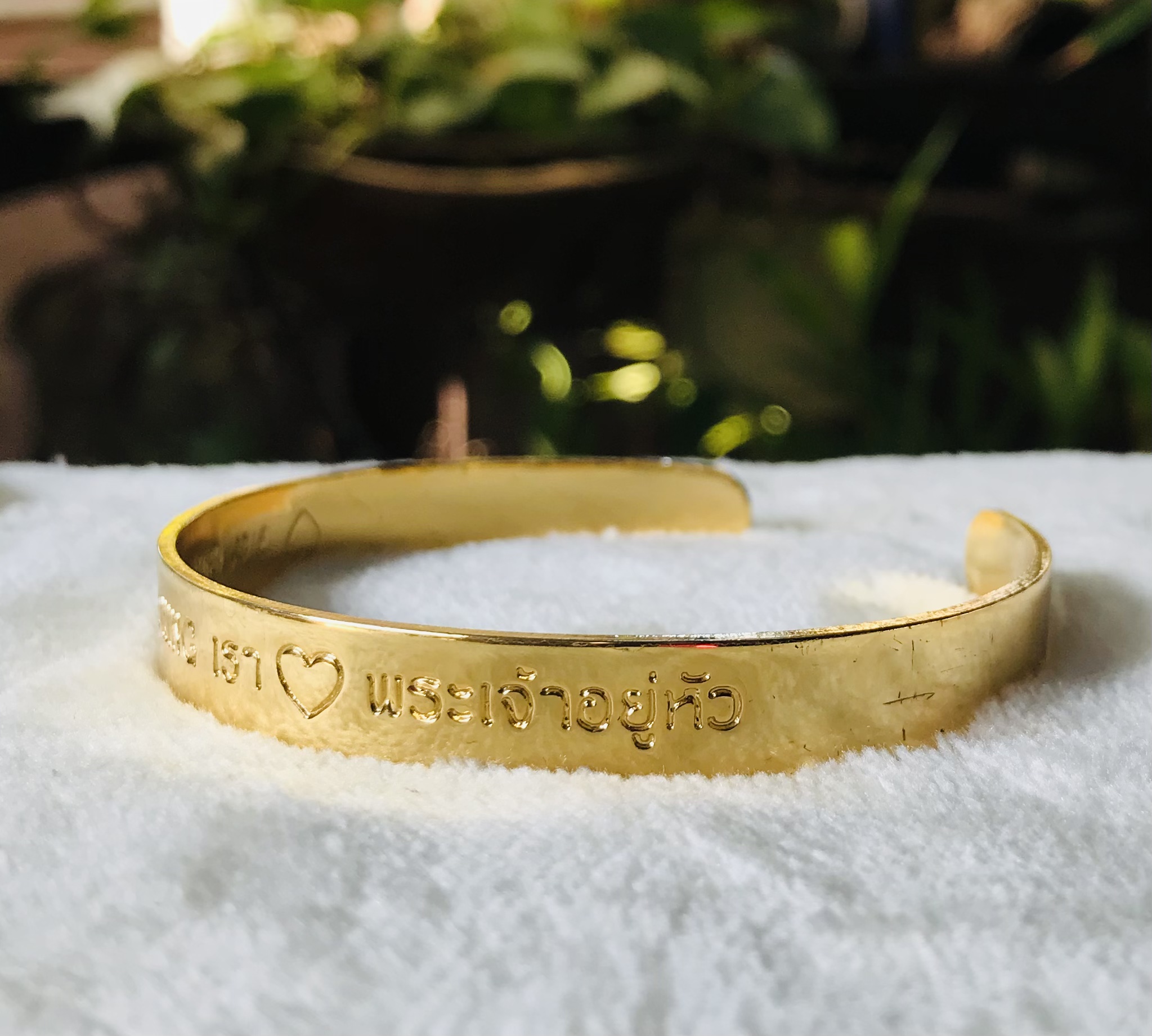 ไม่ลอกไม่ดำ กำไลข้อมือโลหะสีทอง ที่ระลึกครบรอบฉลองสิริราชสมบัติ ครบรอบ 60 ปี ในหลวงรัชกาลที่ 9