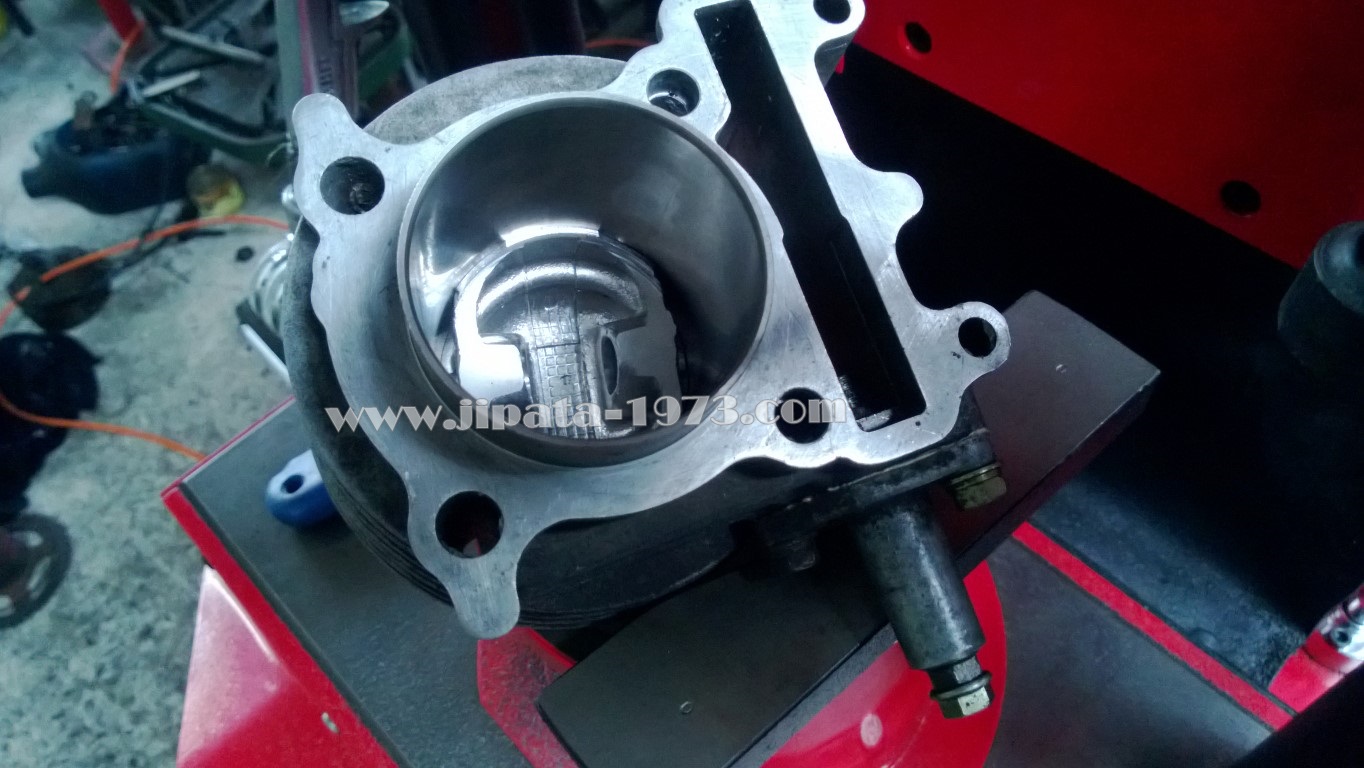 งานตีปลอกสูบลูกโตและทำวาล์วแต่ง