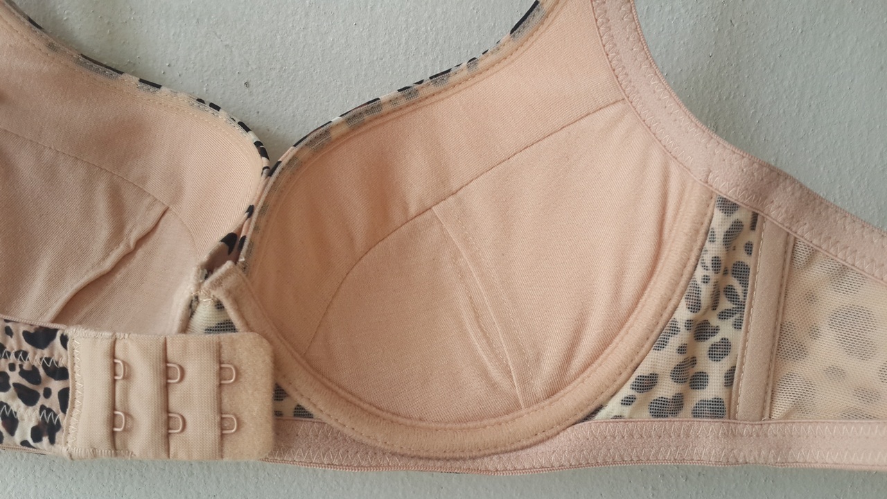 เสื้อชั้นในสตรีไทรอัมพ์