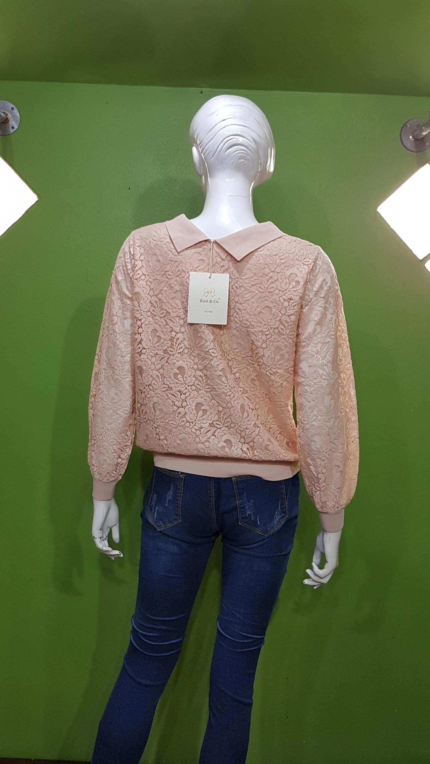 เสื้อแฟชั่นผ้าลูกไม้ Knit&Co คอปกแขนยาวเอวจั้ม มีซับในตัว ผ้าไม่หนาค่ะ สินค้าพร้อมส่ง สีชมพู ค่ะ