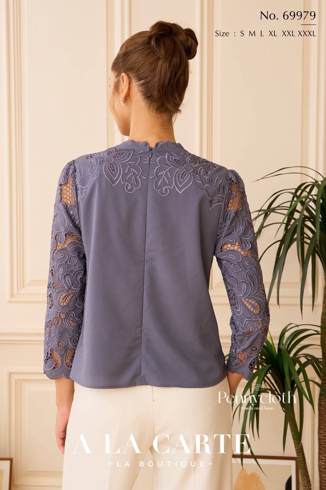 A La Carte รหัส 69979 เสื้อจอร์เจีย งานปักลูกไม้ คอกลม แขนกระบอก มีซับใน ซิปหลัง by PENNY CLOTH