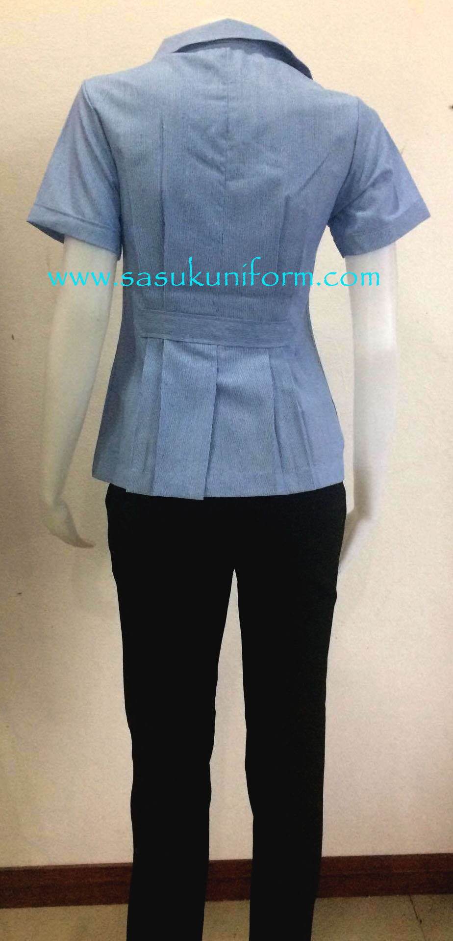 เสื้อกราวน์ริ้วฟ้าขาว คอบัวกัลยา กระดุมธรรมดา ปักกระทรวงสาธารณสุข