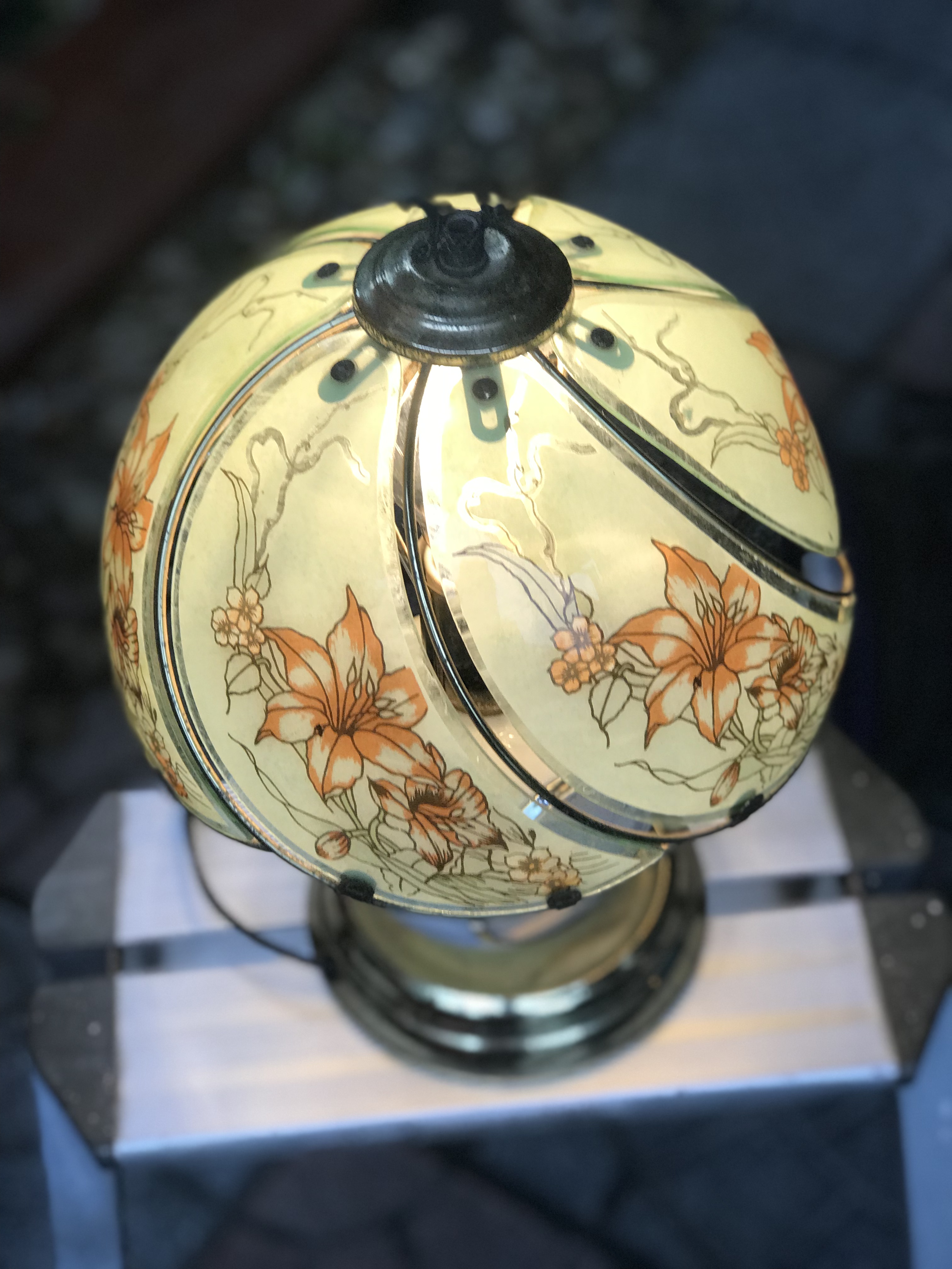 ของเก่าใช้งานได้ปกติ โคมไฟนาฬิกาตั้งโต๊ะ โคมไฟโบราณ โคมไฟวินเทจ ไม่แตก ไม่หัก ฐานด้านล่างไม่มีฝาครอบ สำหรับแต่งบ้าน คอนโด ร้านอาหาร ร้านกาแฟ แนววินเทจ ขนาดกว้าง 10 นิ้ว สูง 14 นิ้ว