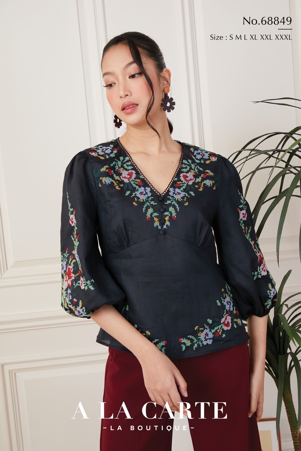 68849 💐A La Carte💐เสื้อลินินแขน 3 ส่วน เนื้อผ้าบางใส่สบาย ซับในผ้าคอตตอน งานปักลายครอสติส ตัดต่อช่วงบ่าด้านหน้า ทรงเสื้อตัดต่อคัทวี ดูเพรียว🦋 สีดำ 2XL