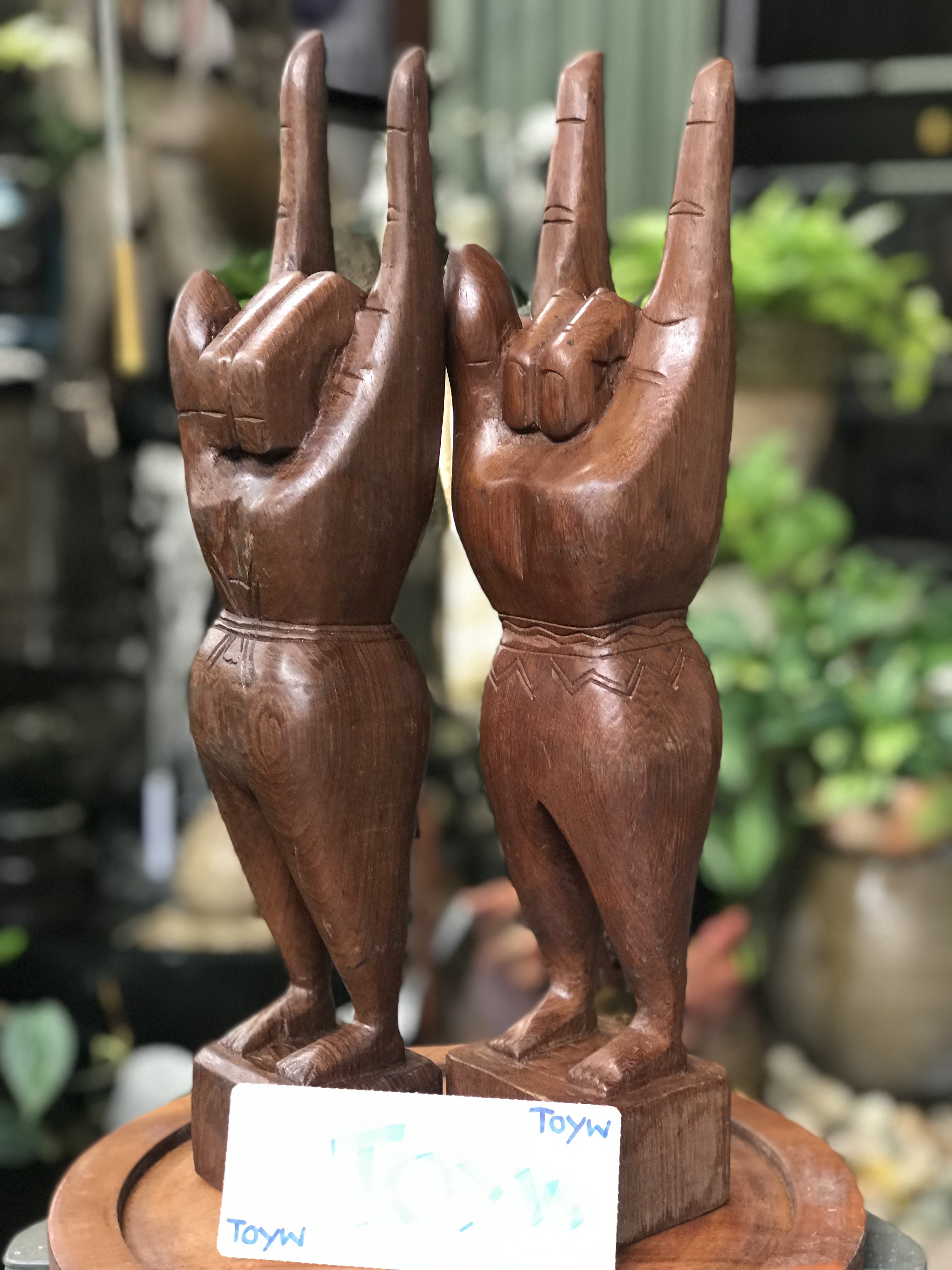 คู่ละ 990 บาท handcraft - Teak Wood ไม้สักชิ้นเดียวแกะสลัก I ❤️ U ตั้งโชว์ ตกแต่งบ้าน แต่งร้าน ตามสไตล์ของคุณ ขนาดกว้าง 3.5 นิ้ว สูง 17 นิ้ว