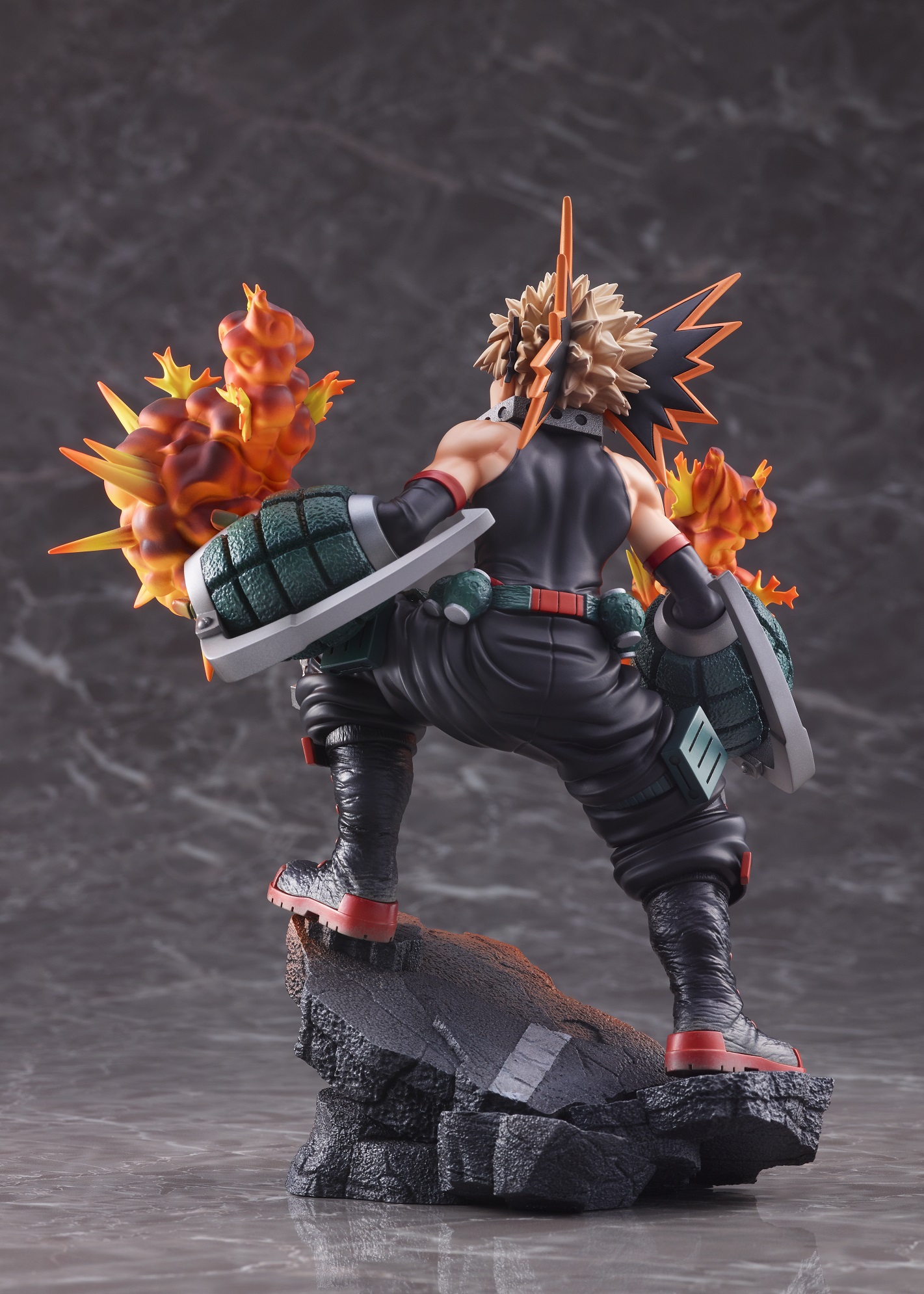 "Pre-Order" Takara Tomy 1/8 MY HERO ACADEMIA figure Katsuki Bakugo