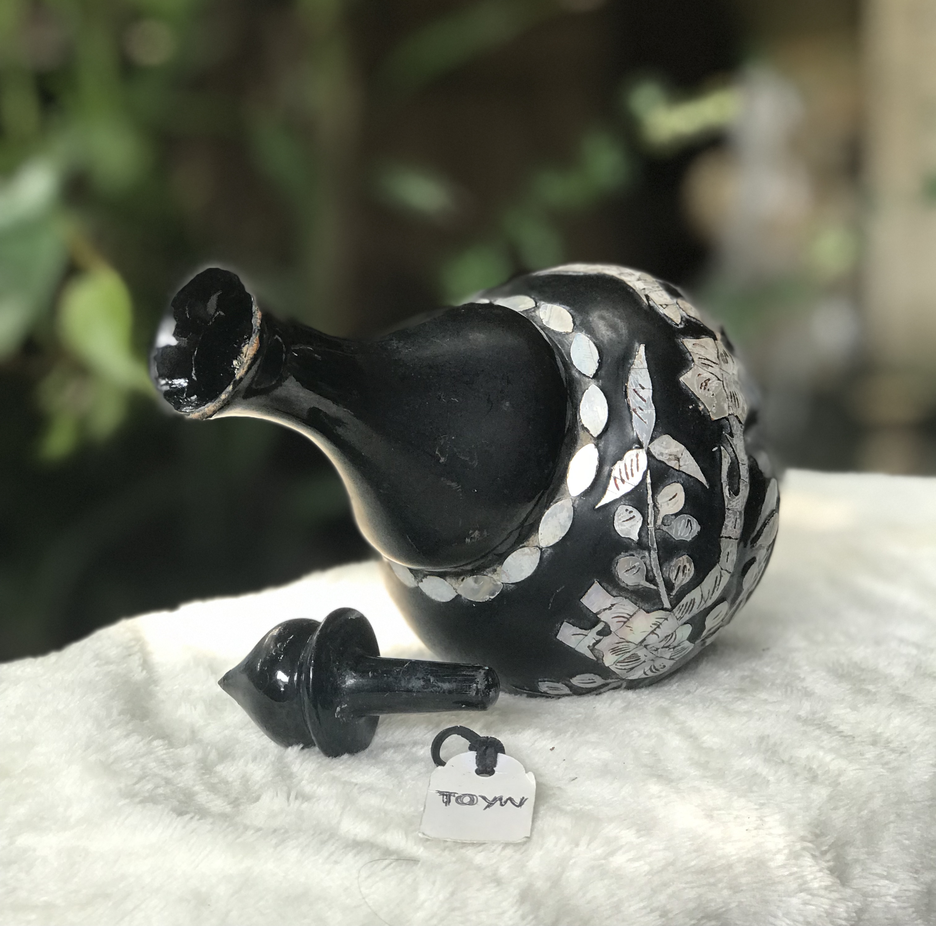 ￼Antique น้ำต้นไม้ฝังมุก คนโทน้ำ ประยุกต์ลวดลายจีน ตัดมุกฝังลงในเนื้อไม้(ดัดแปลงเป็นที่กรวดน้ำ หรือแจกันดอกไม้ได้)