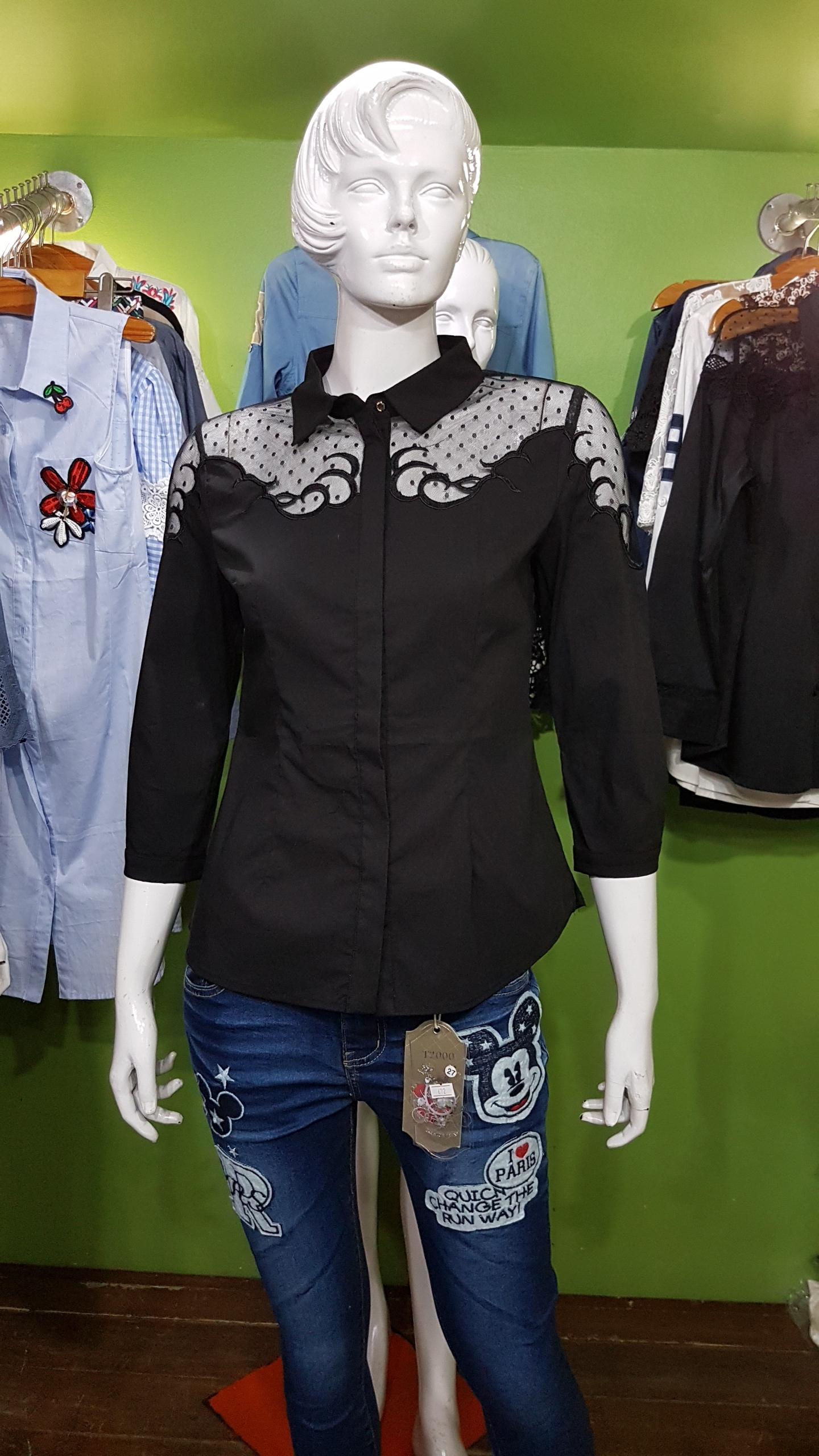 เสื้อเชิ๊ตแฟชั่นแขน 3 ส่วน TAPSHOP ต่อผ้าลูกไม้ที่ไหล่ แพทเทิร์นเข้ารูปค่ะ ผ้าสแปนเดคเนื้อบางยืดได้ค่ะ สินค้าพร้อมส่ง size XXL - 42 " ค่ะ cc06831